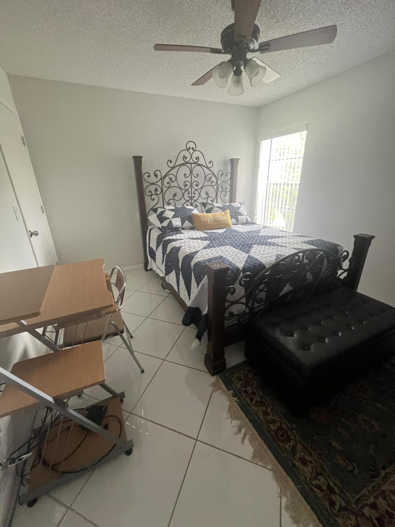 HUNTINGTON LAKES - Residential