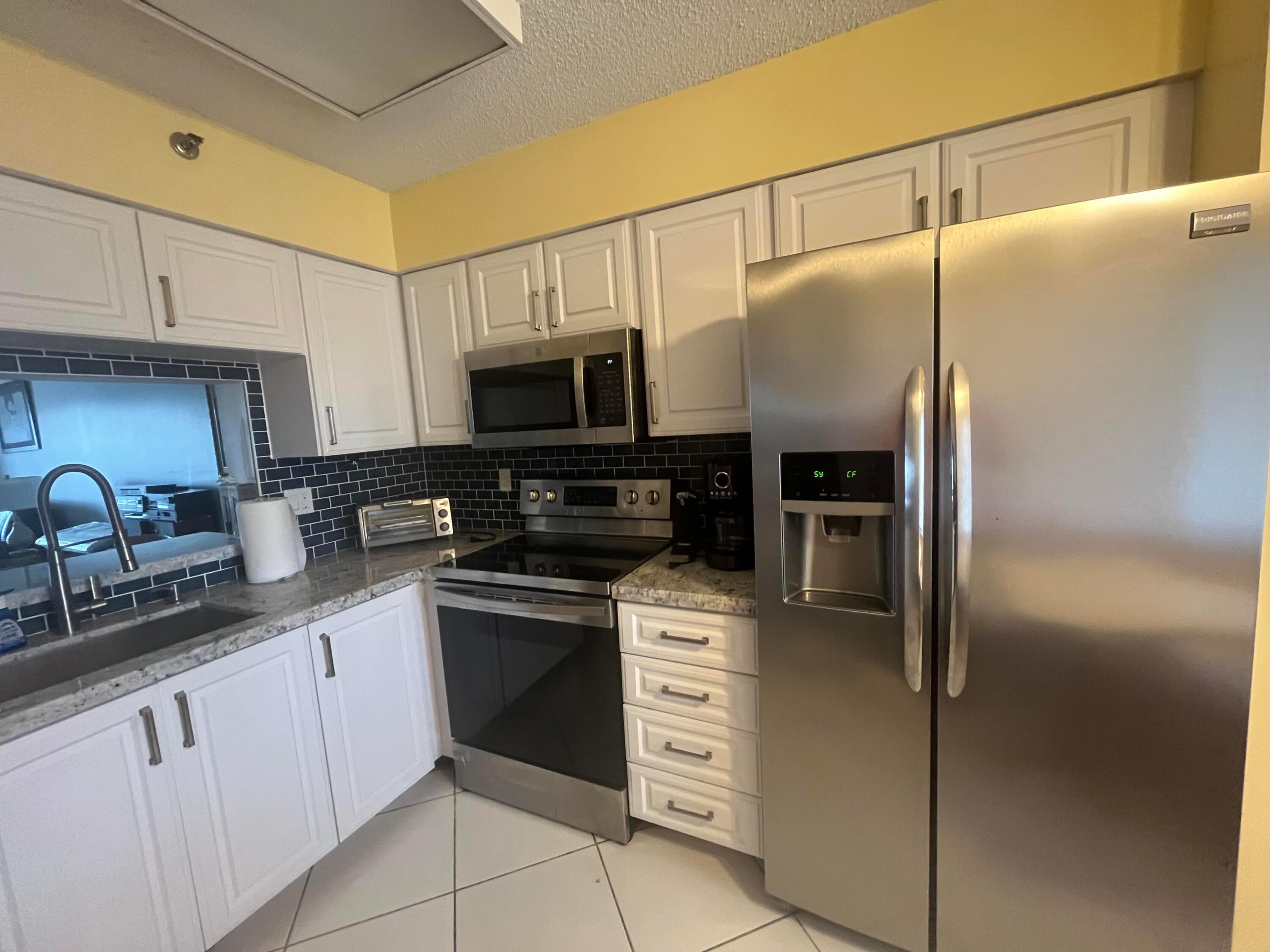 HUNTINGTON LAKES - Residential
