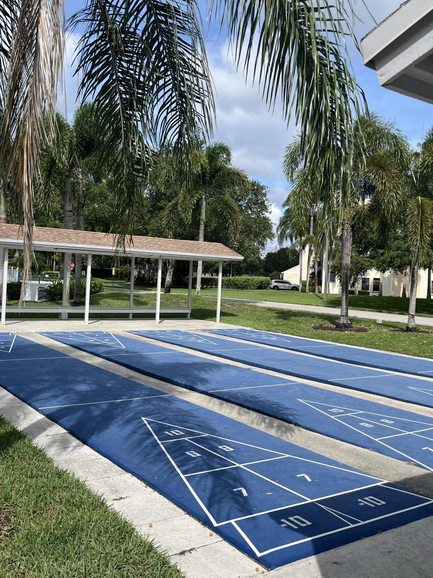 HUNTINGTON LAKES - Residential