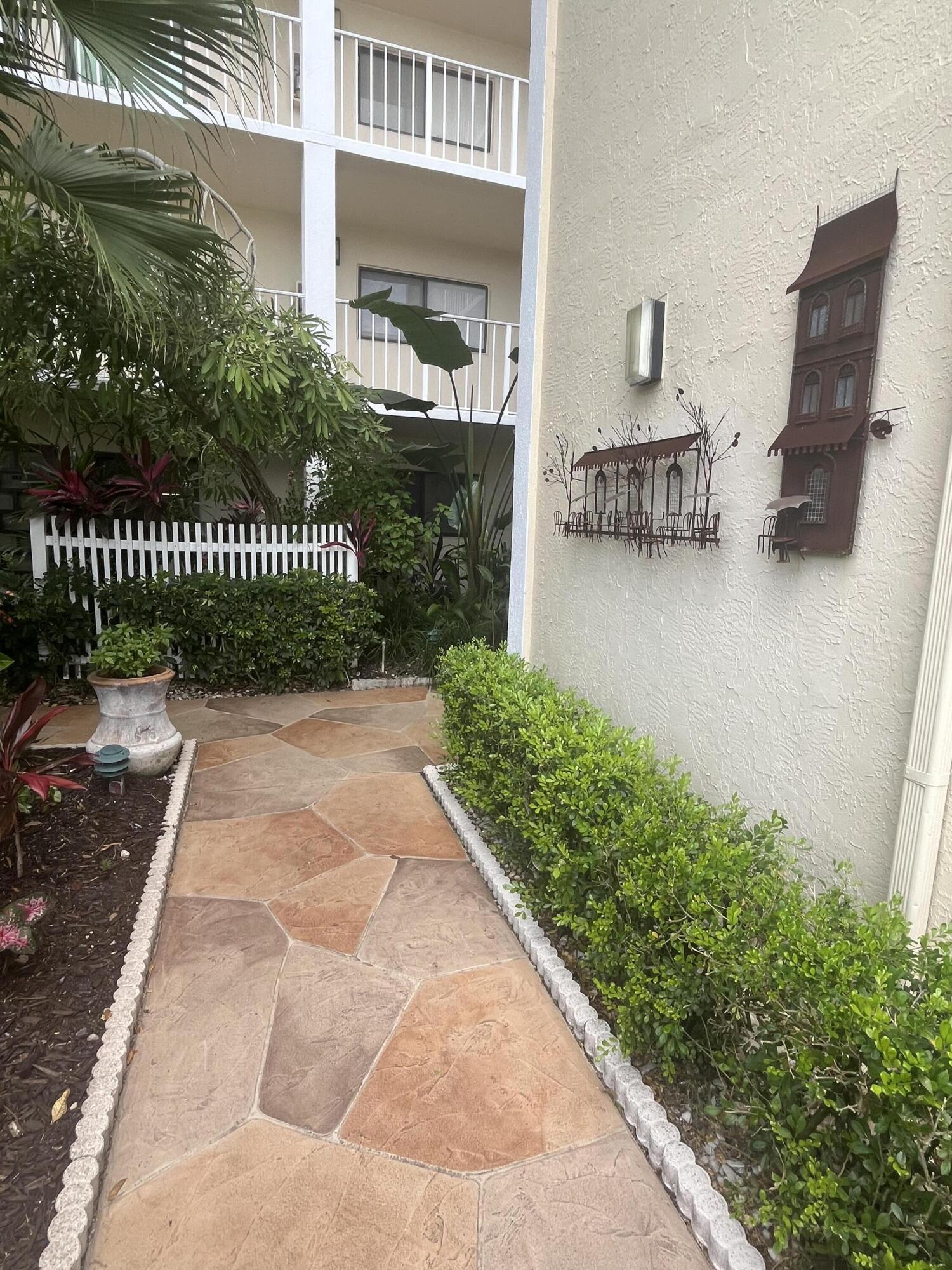 HUNTINGTON LAKES - Residential