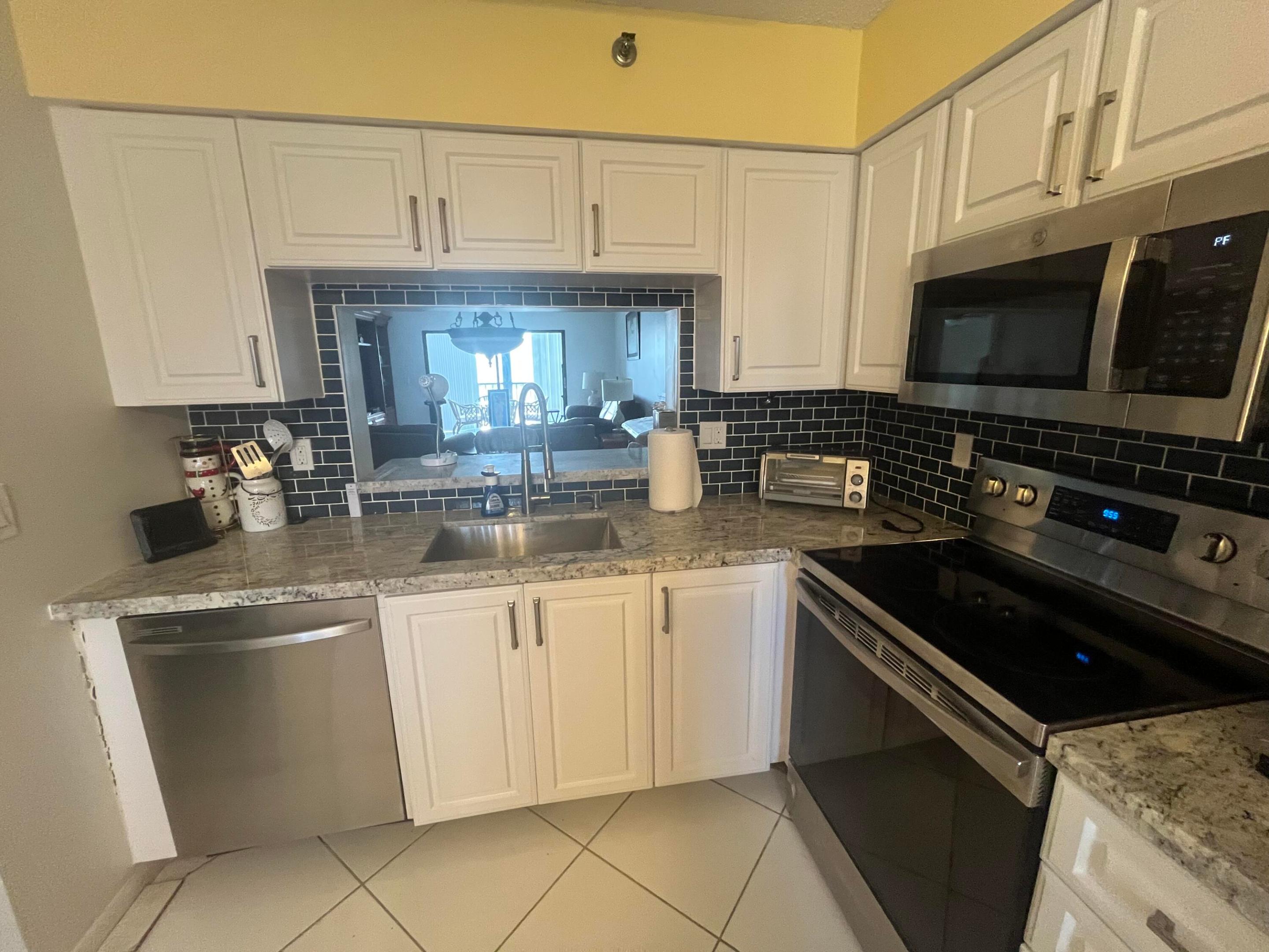 HUNTINGTON LAKES - Residential