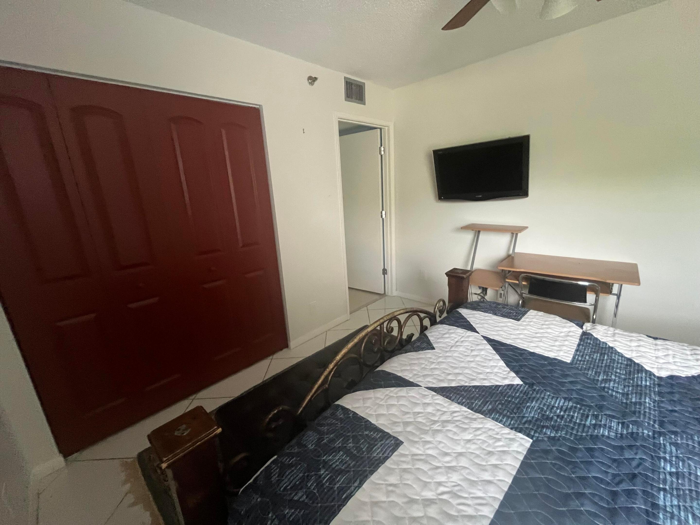HUNTINGTON LAKES - Residential