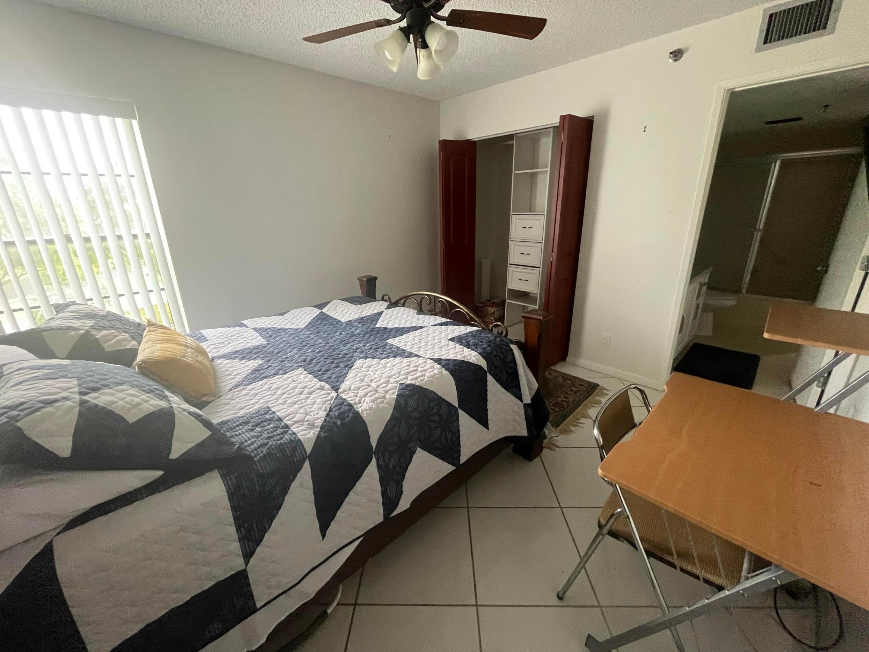HUNTINGTON LAKES - Residential
