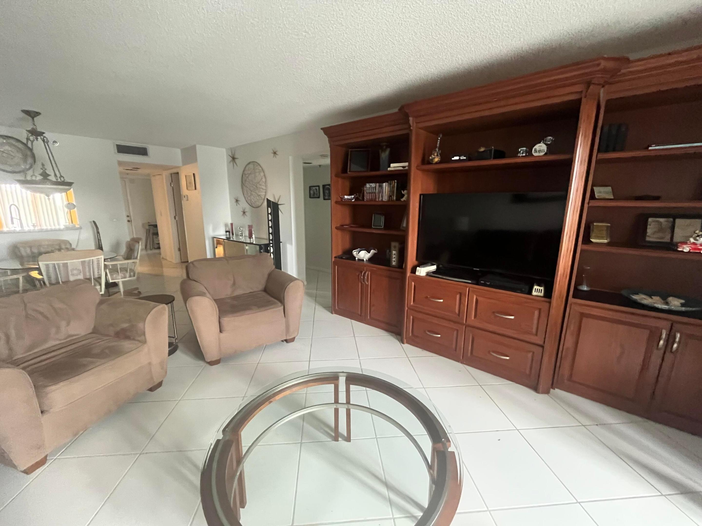 HUNTINGTON LAKES - Residential