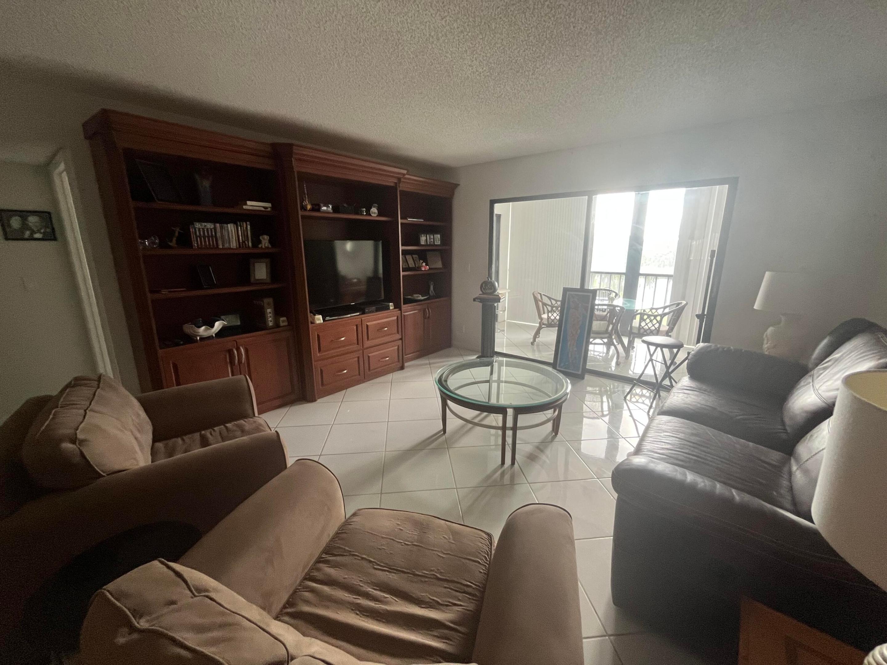 HUNTINGTON LAKES - Residential
