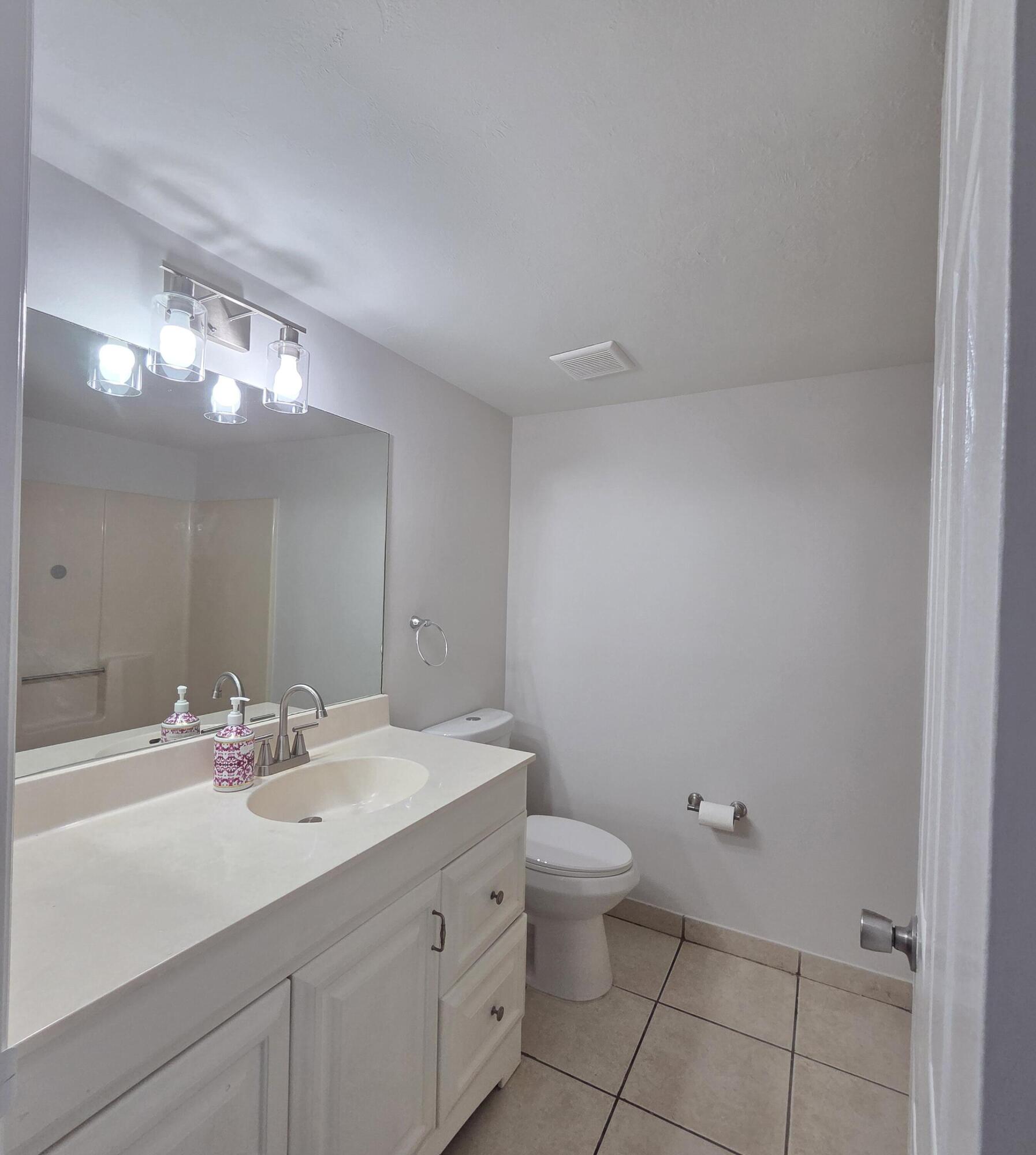 PALM BEACH TRACE CONDO - Residential Lease