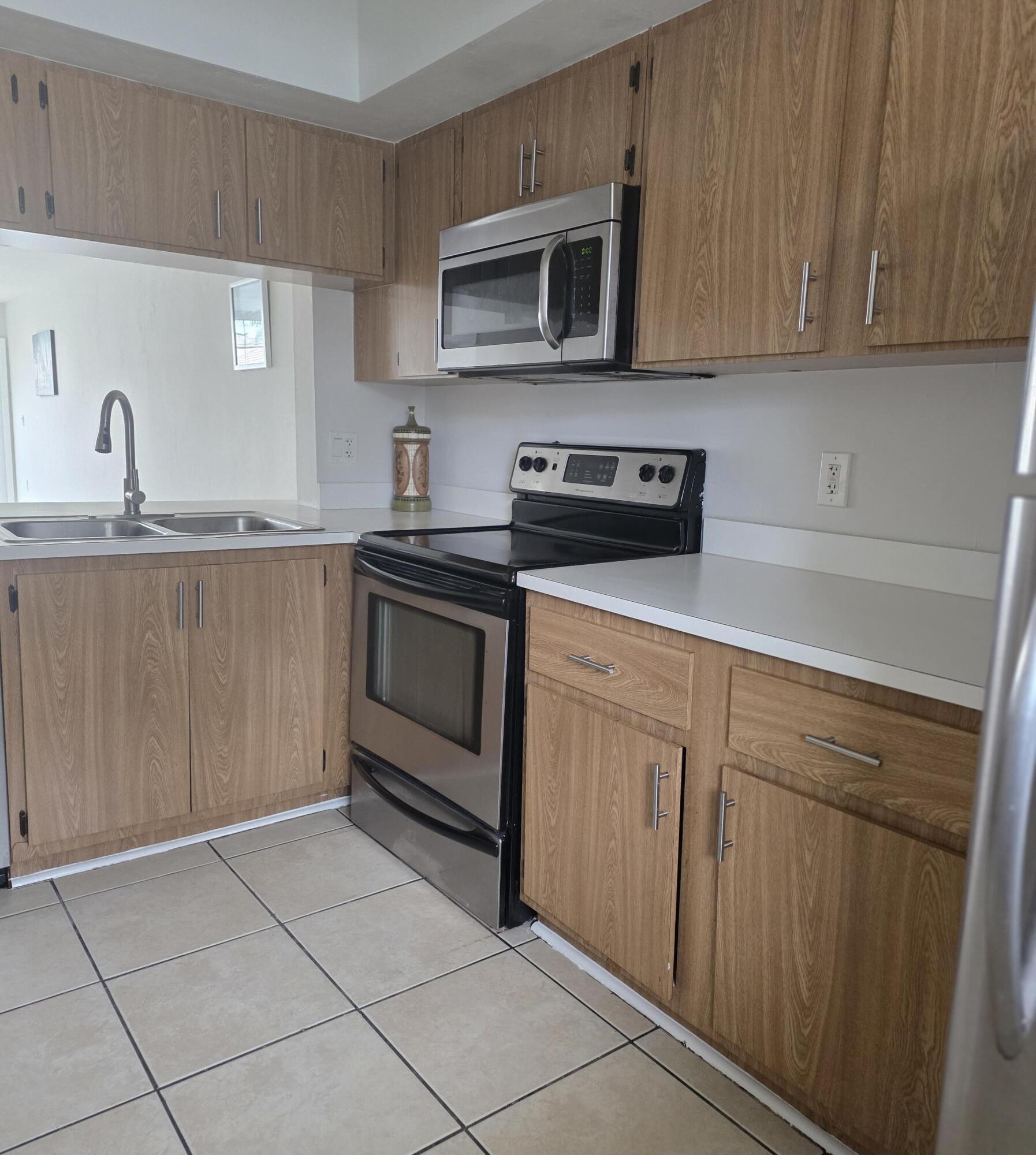 PALM BEACH TRACE CONDO - Residential Lease