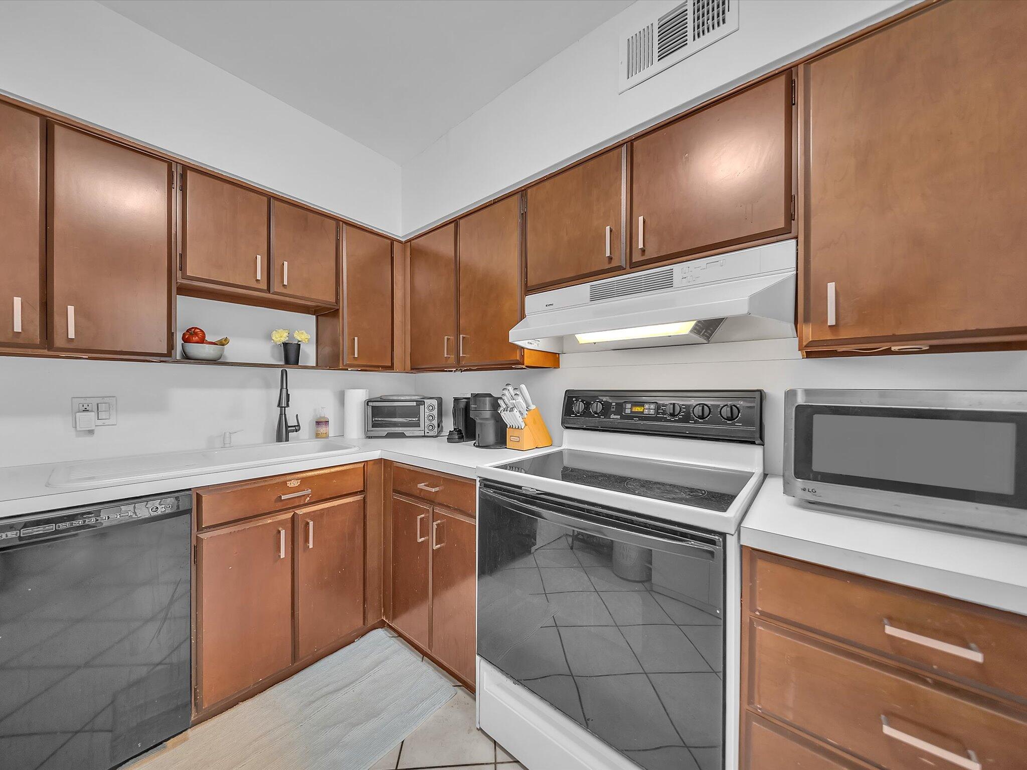 ROYAL CARIBBEAN CLUB CONDO - Residential