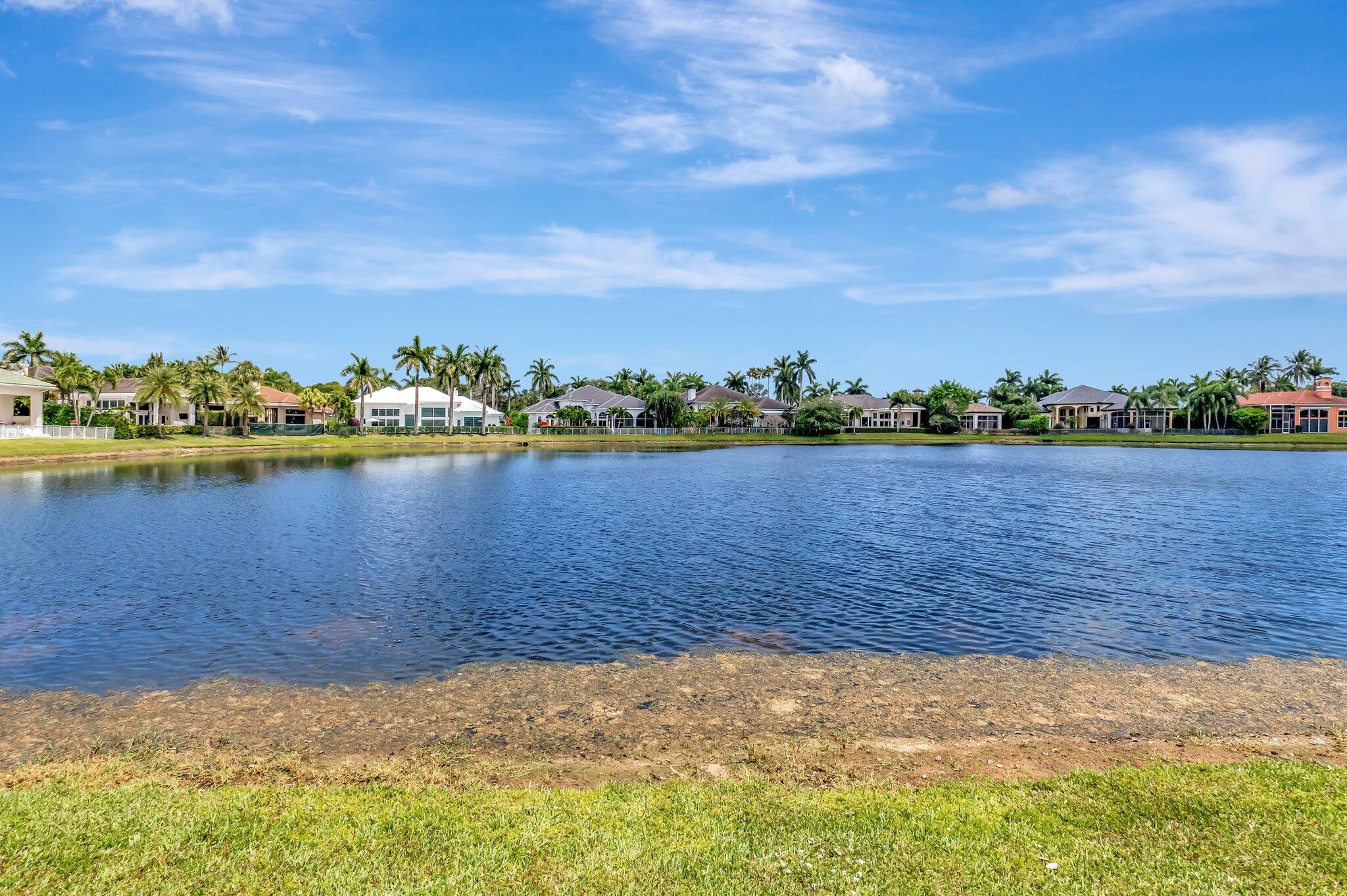 WINDSOR BAY WOODFIELD COUNTRY CLUB - Residential