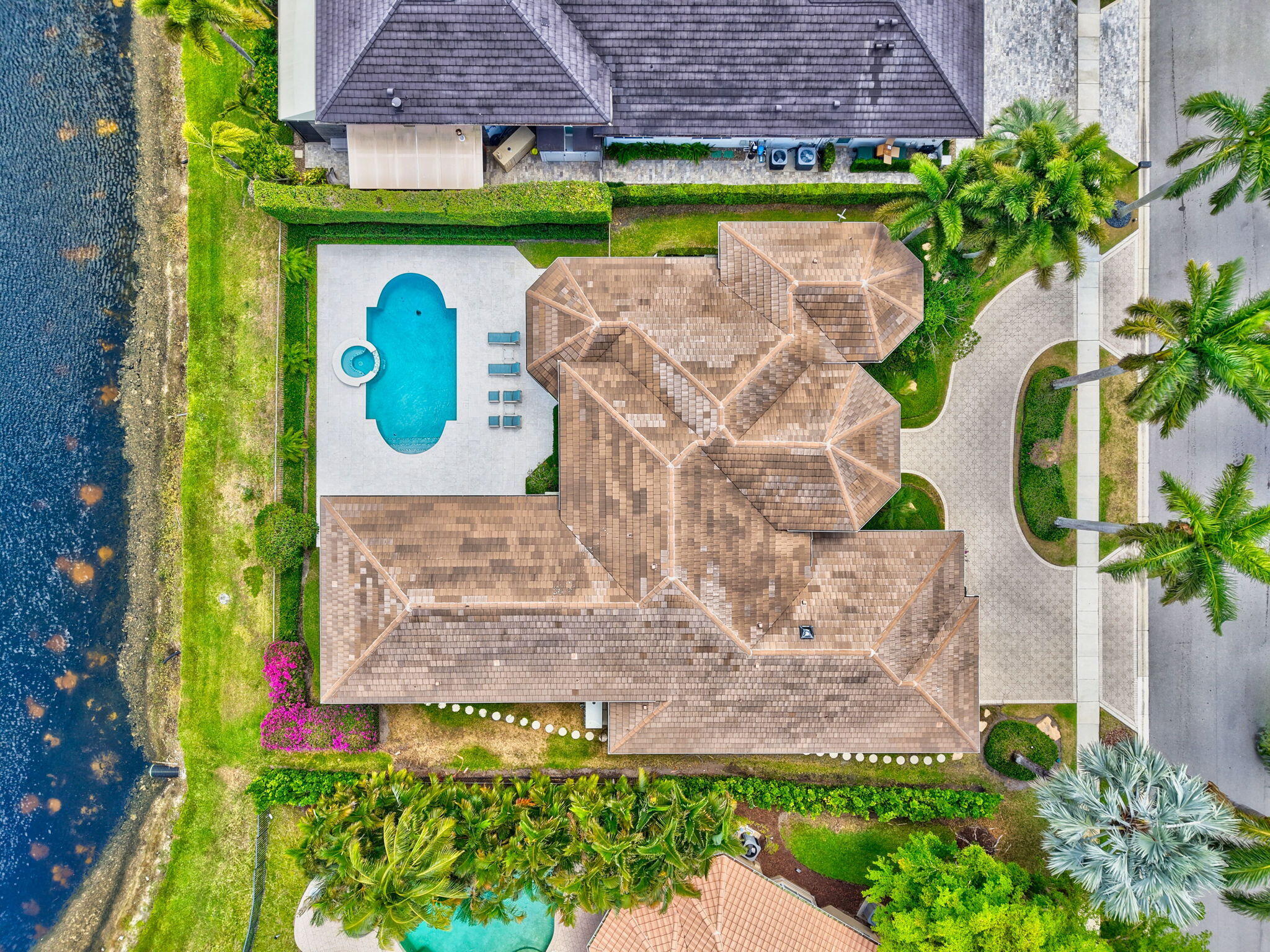 WINDSOR BAY WOODFIELD COUNTRY CLUB - Residential