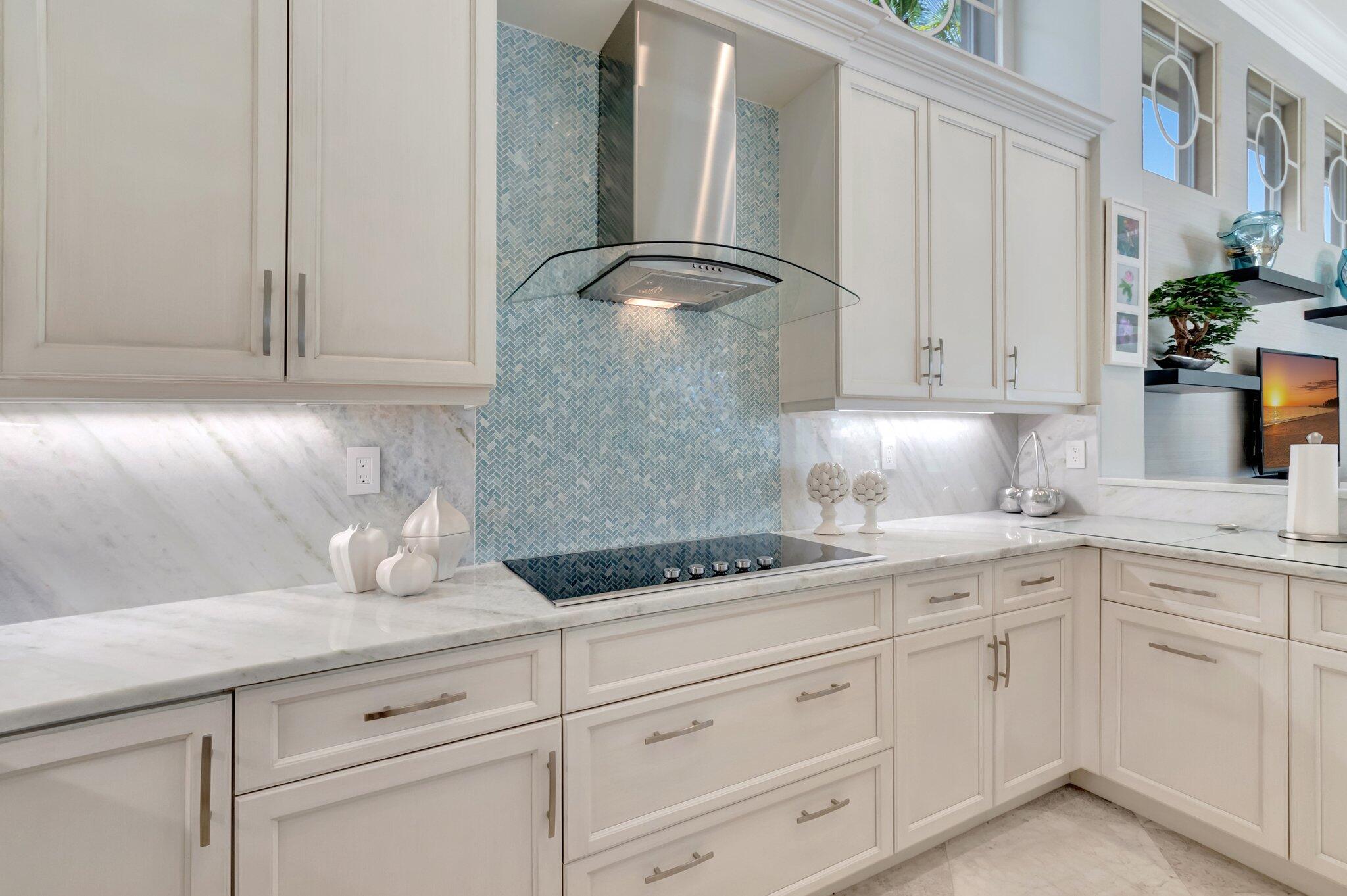 WINDSOR BAY WOODFIELD COUNTRY CLUB - Residential