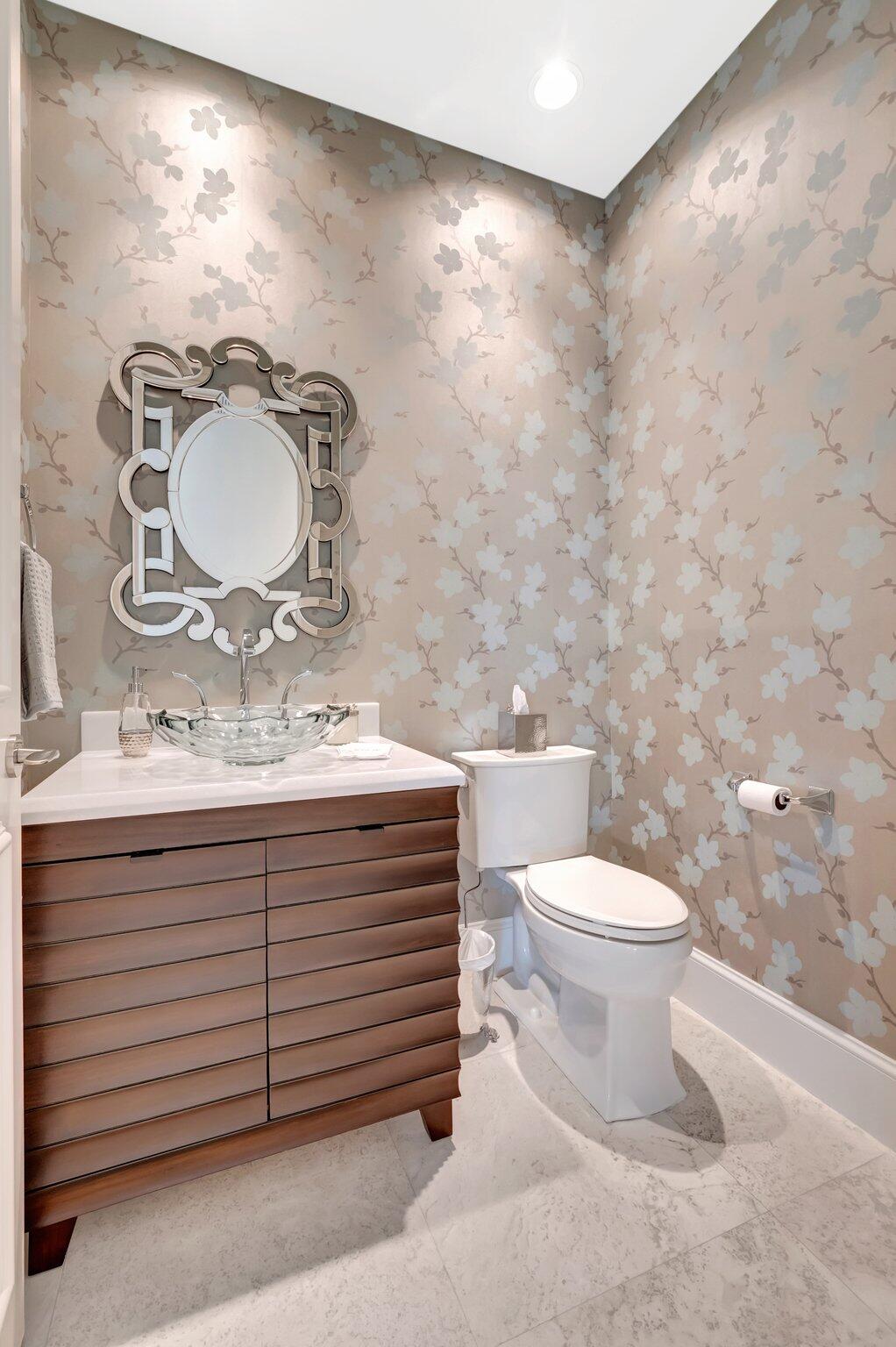 WINDSOR BAY WOODFIELD COUNTRY CLUB - Residential