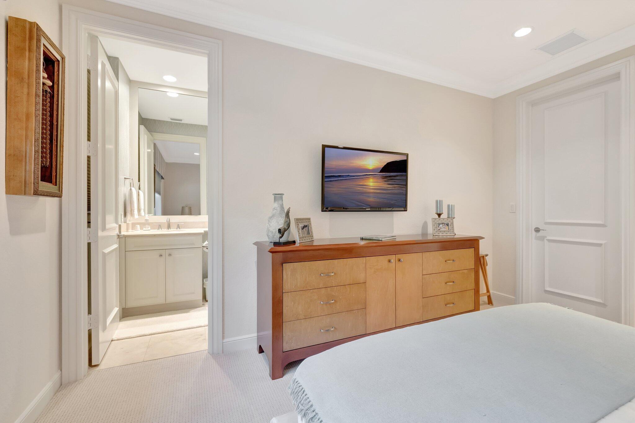 WINDSOR BAY WOODFIELD COUNTRY CLUB - Residential