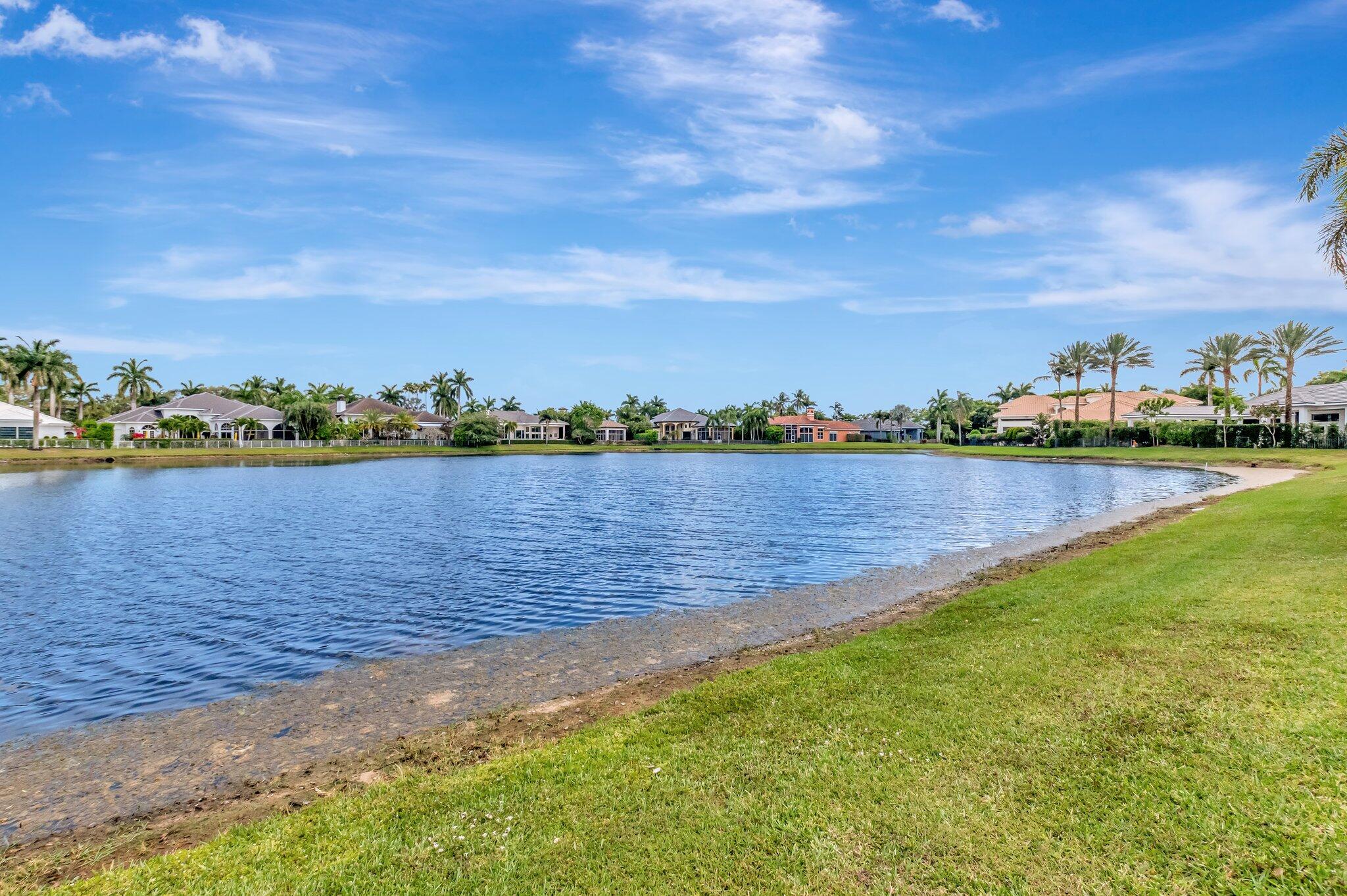 WINDSOR BAY WOODFIELD COUNTRY CLUB - Residential