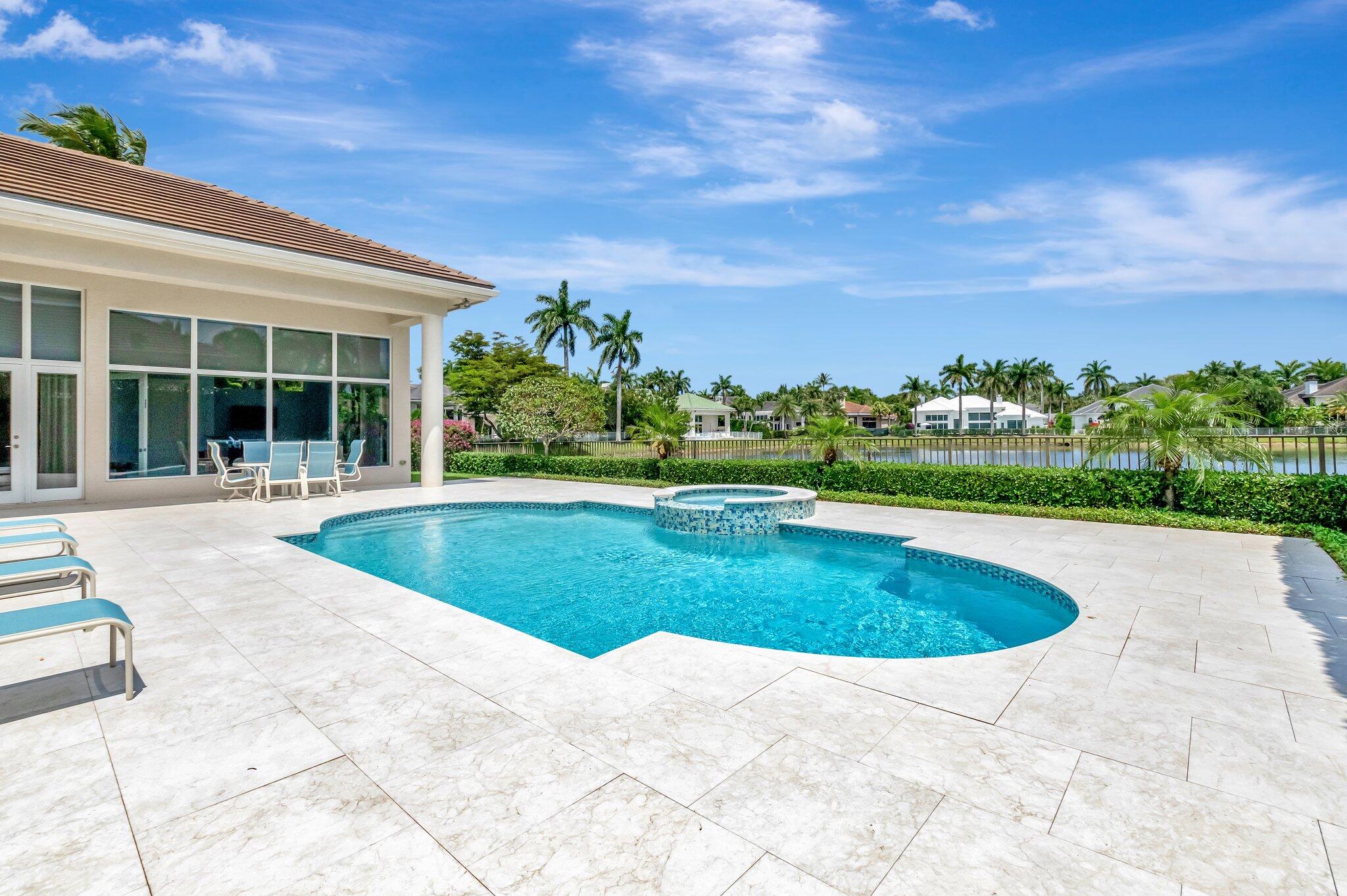 WINDSOR BAY WOODFIELD COUNTRY CLUB - Residential