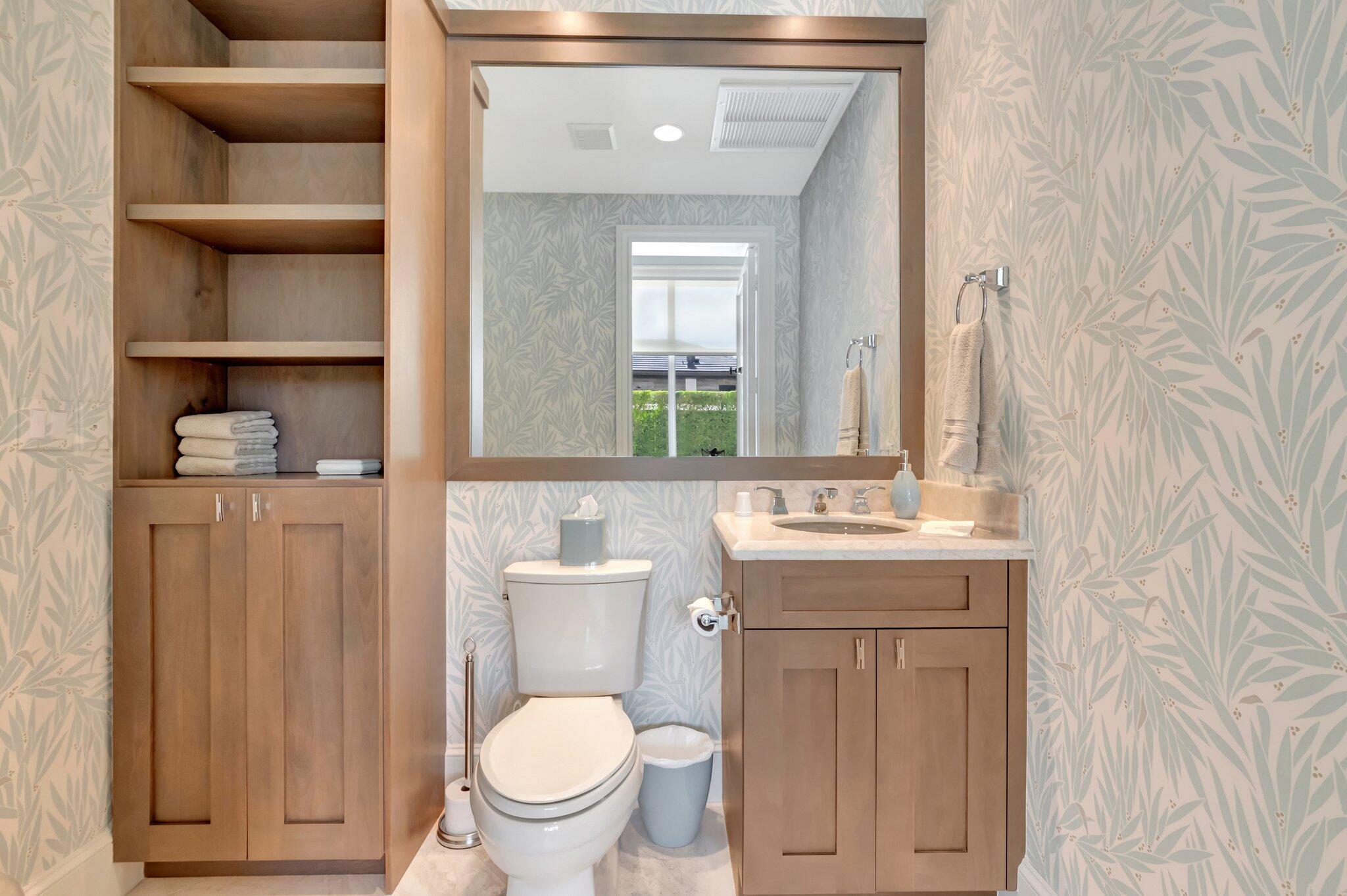 WINDSOR BAY WOODFIELD COUNTRY CLUB - Residential