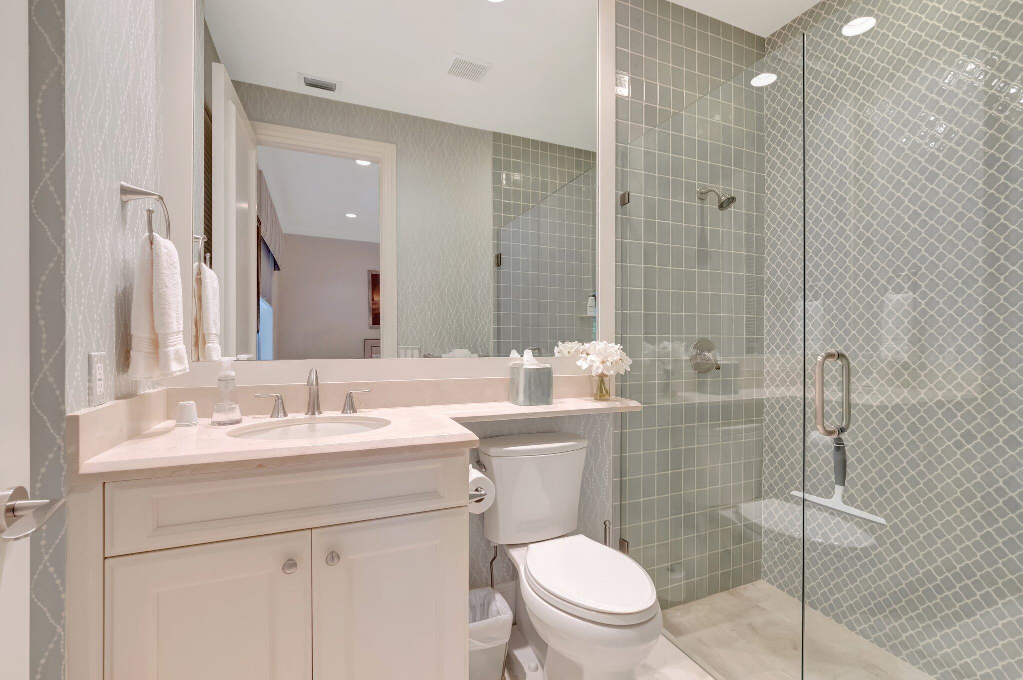 WINDSOR BAY WOODFIELD COUNTRY CLUB - Residential