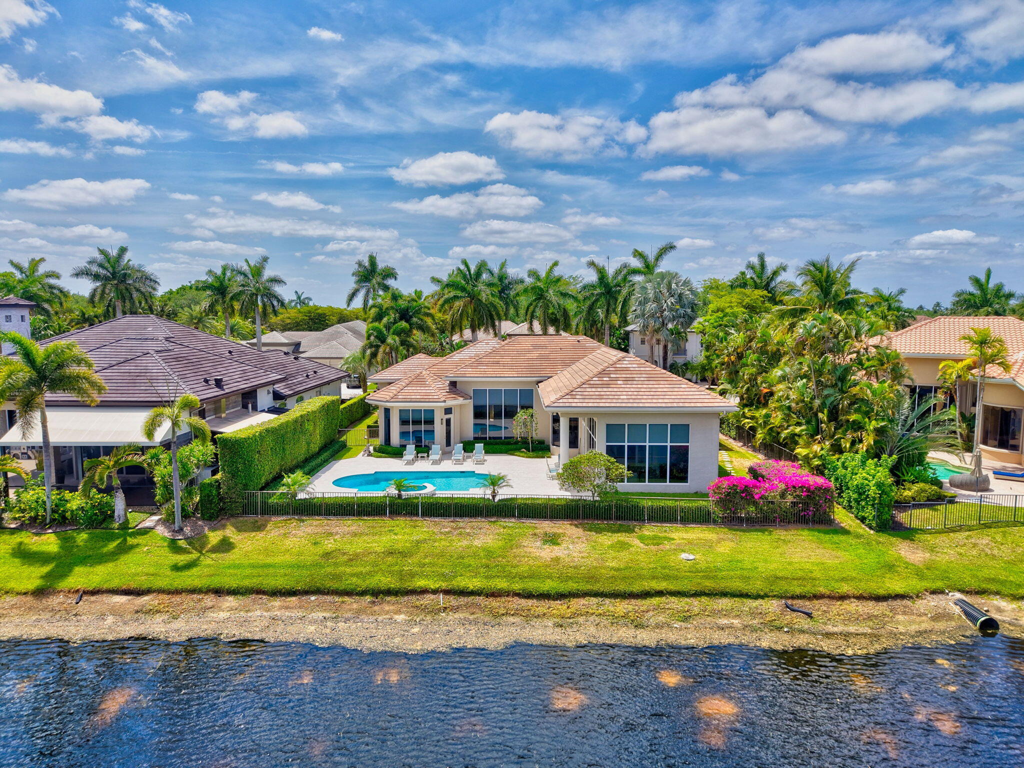 WINDSOR BAY WOODFIELD COUNTRY CLUB - Residential