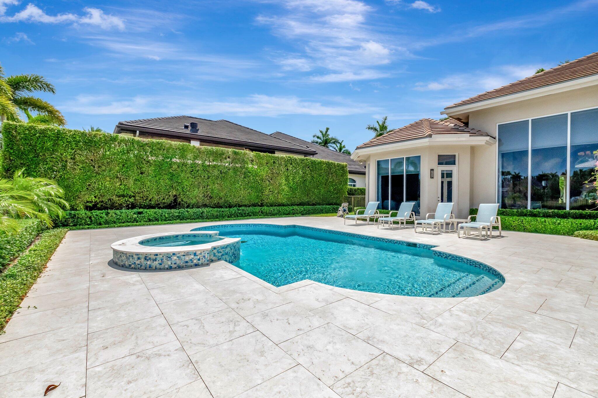 WINDSOR BAY WOODFIELD COUNTRY CLUB - Residential