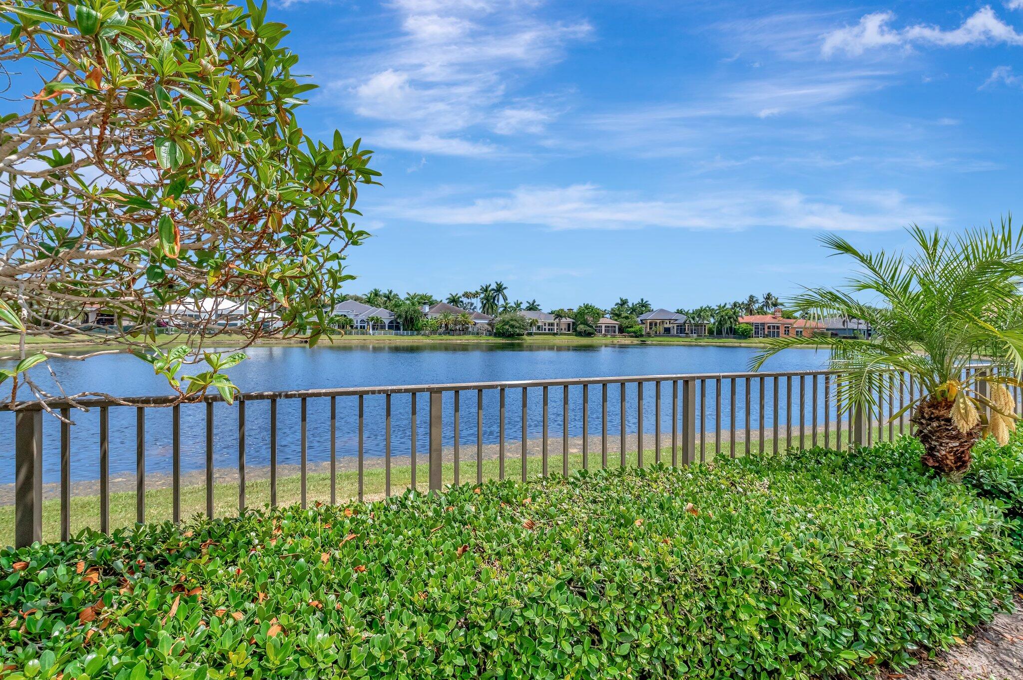 WINDSOR BAY WOODFIELD COUNTRY CLUB - Residential