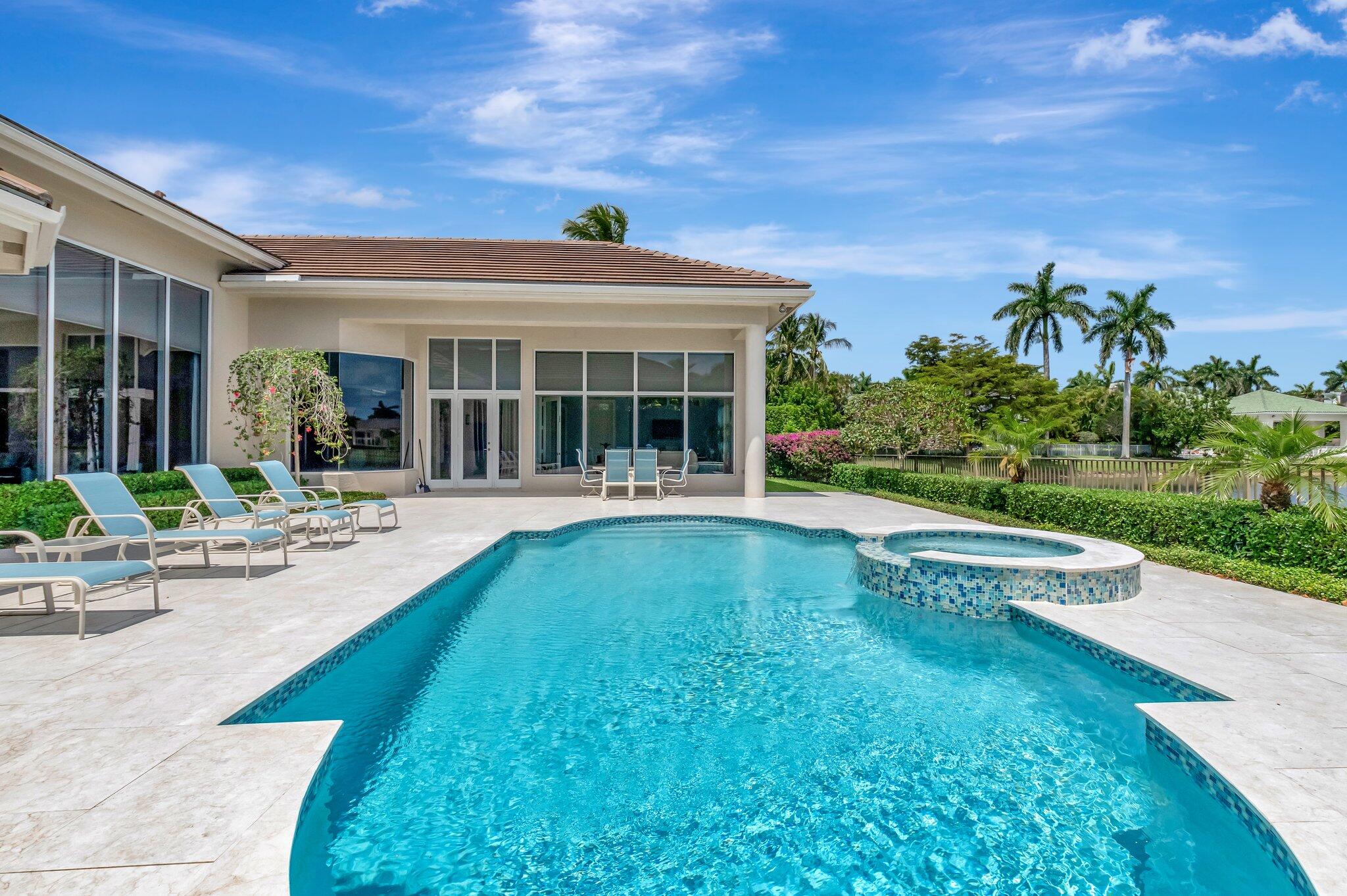 WINDSOR BAY WOODFIELD COUNTRY CLUB - Residential