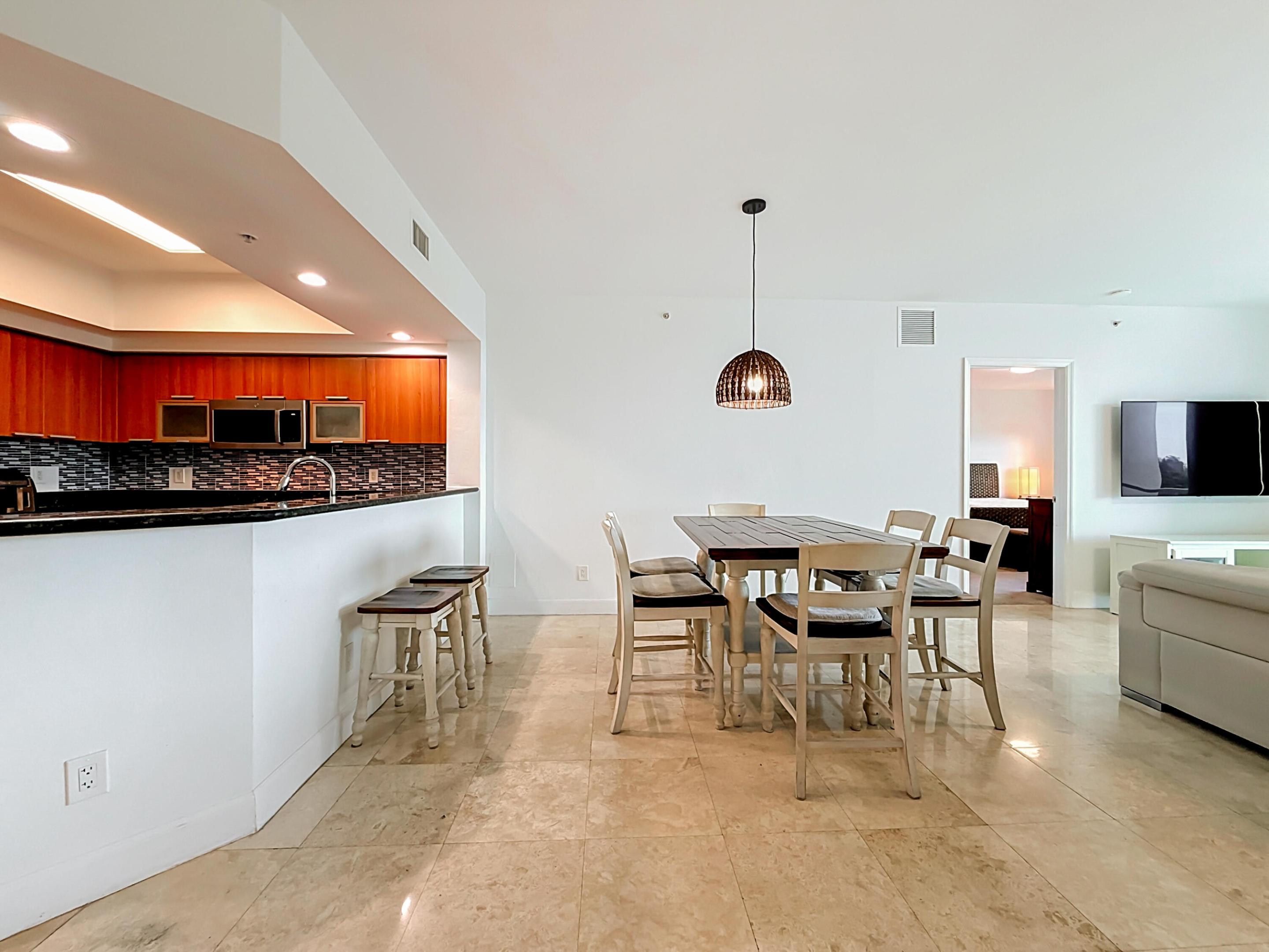 THE OAKS I CONDO - Residential