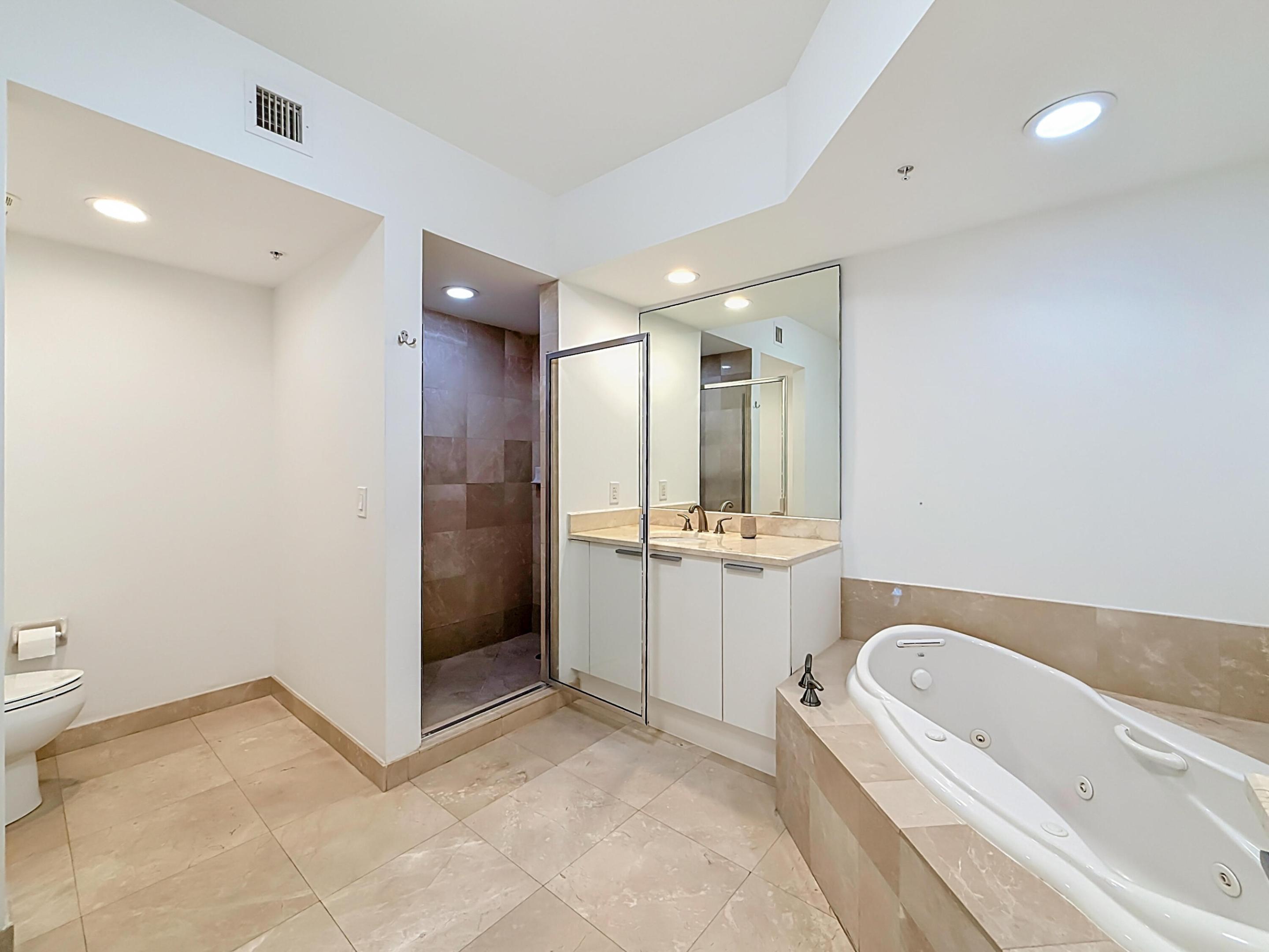 THE OAKS I CONDO - Residential
