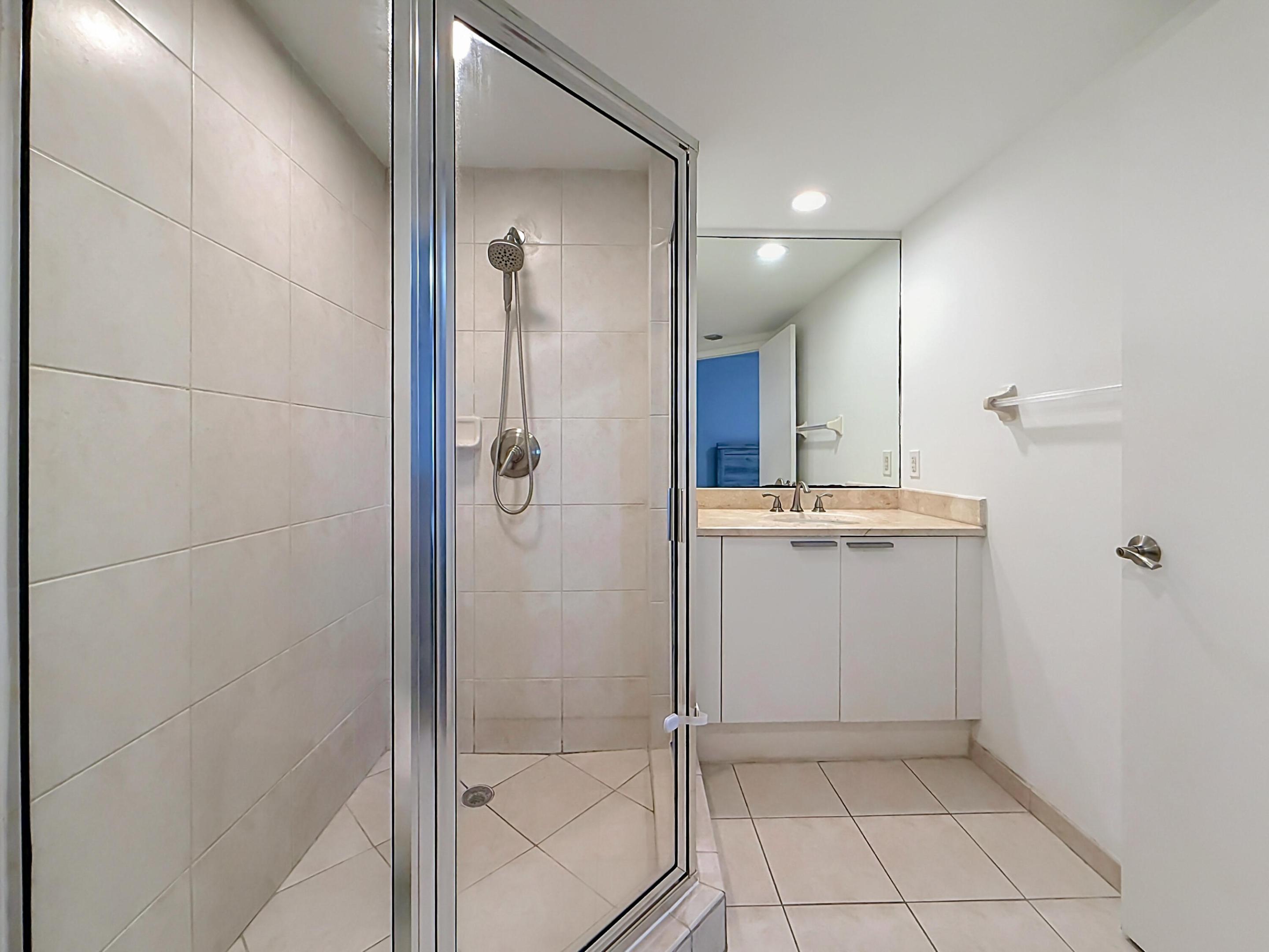 THE OAKS I CONDO - Residential