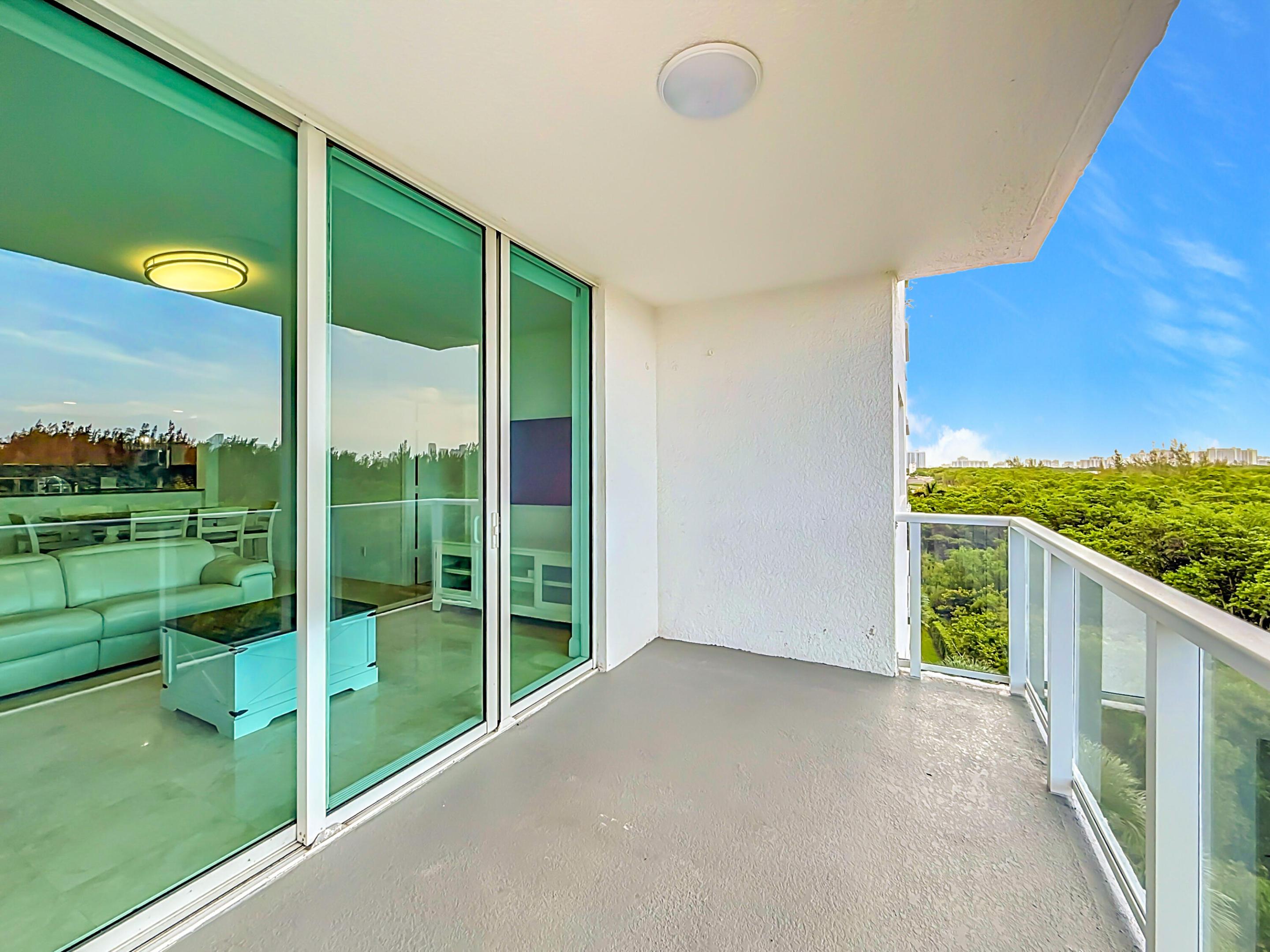 THE OAKS I CONDO - Residential