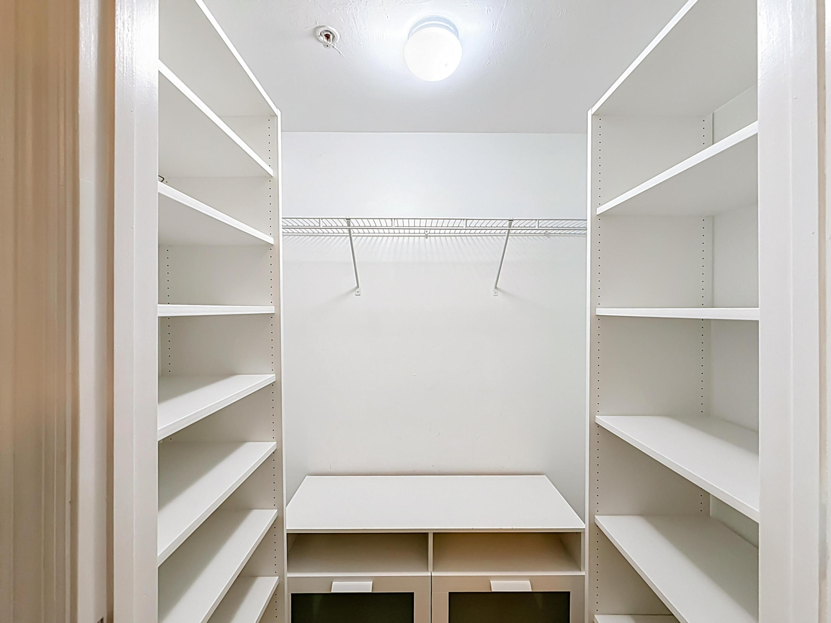 THE OAKS I CONDO - Residential