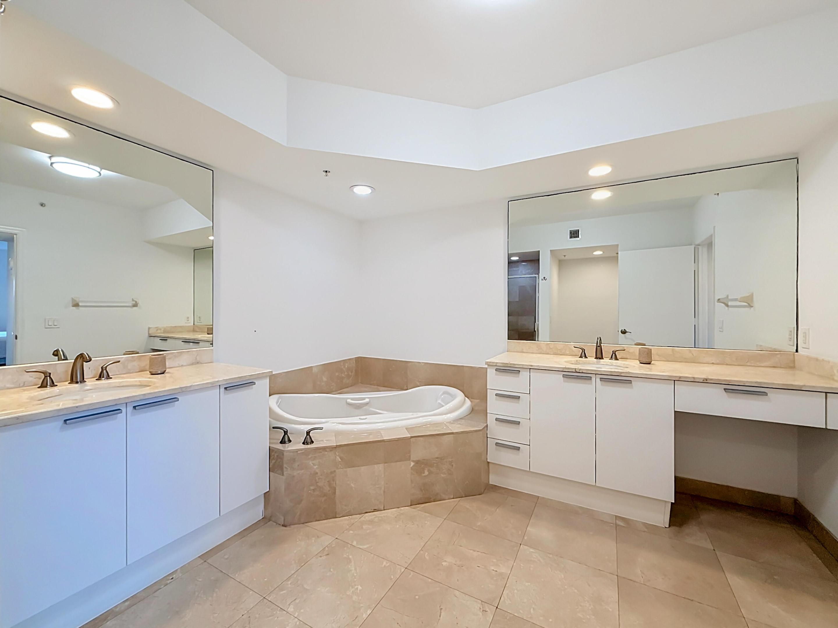 THE OAKS I CONDO - Residential