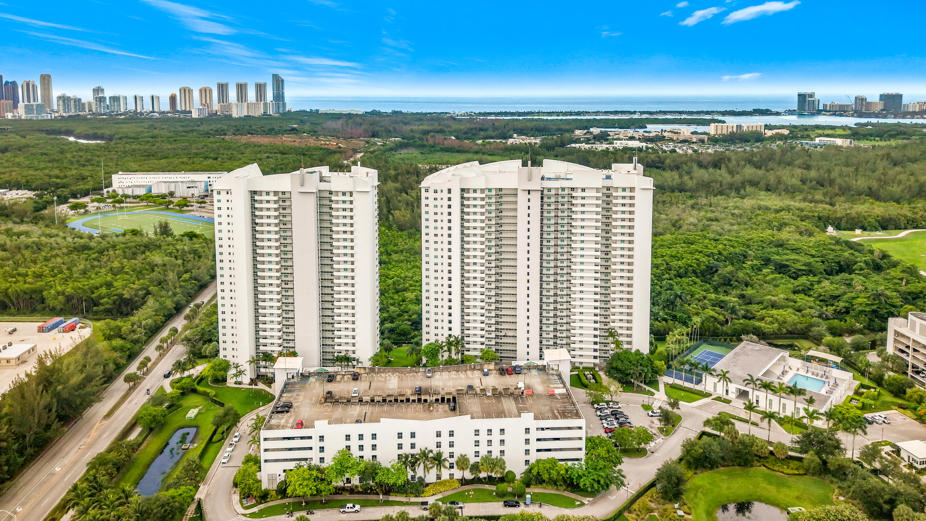 THE OAKS I CONDO - Residential