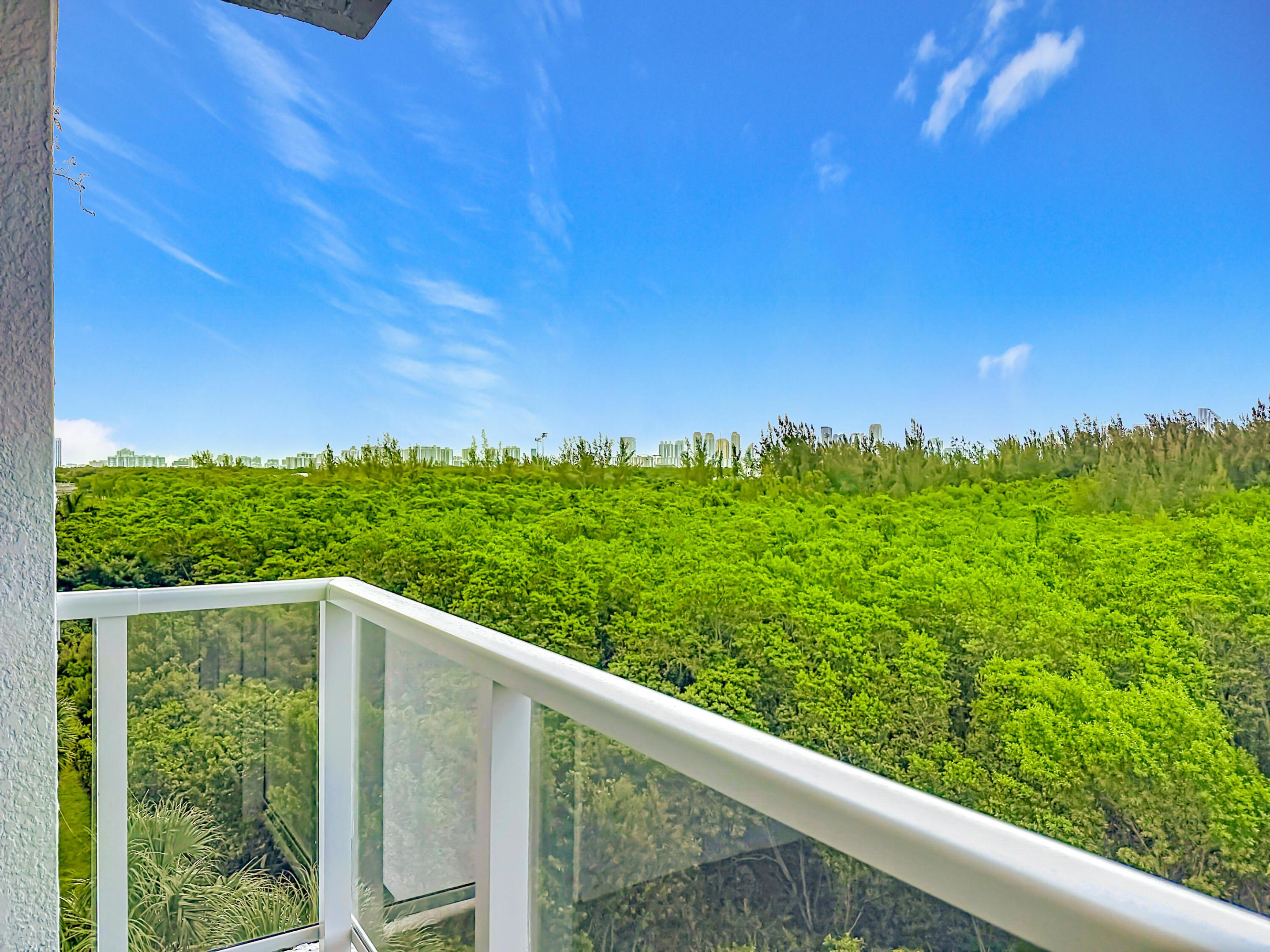THE OAKS I CONDO - Residential