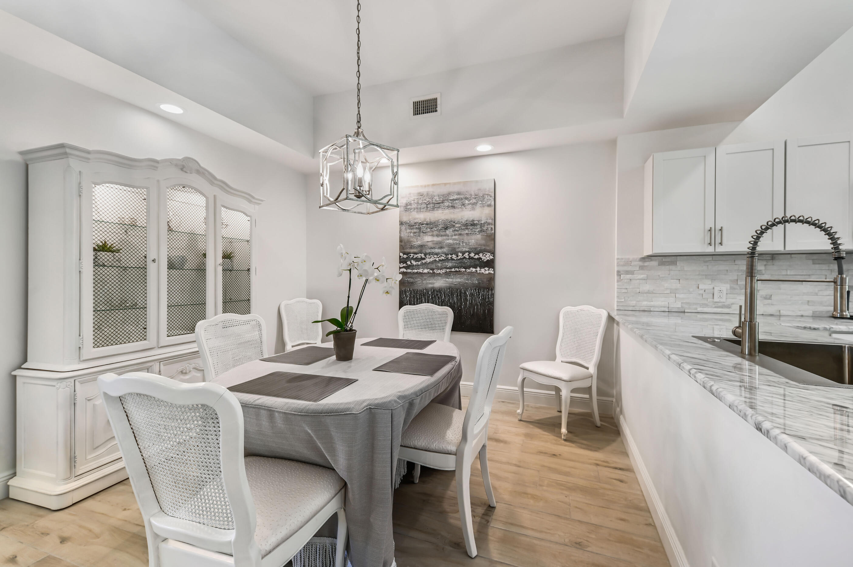 OAK TREE VILLAS CONDO - Residential Lease