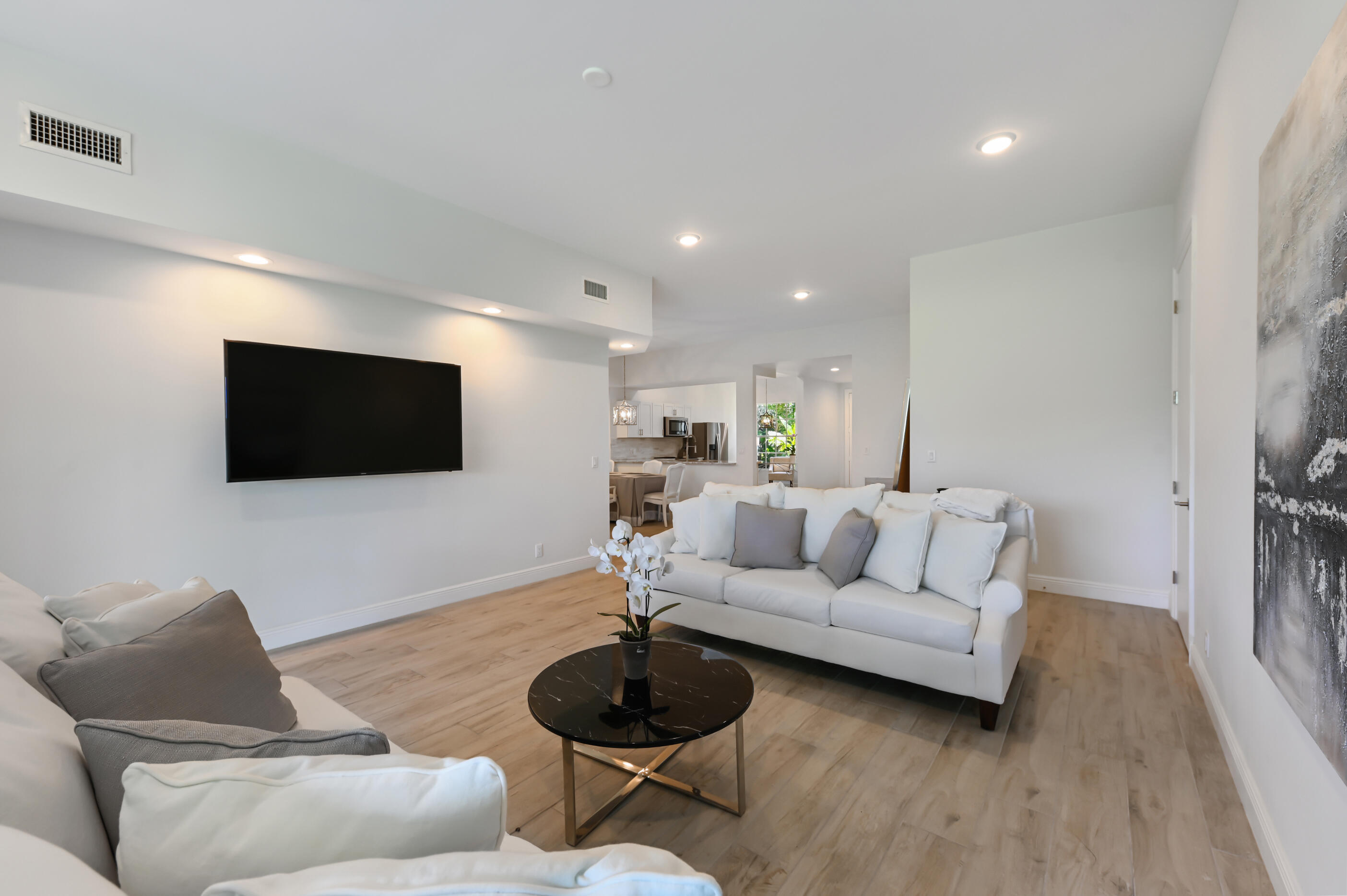 OAK TREE VILLAS CONDO - Residential Lease