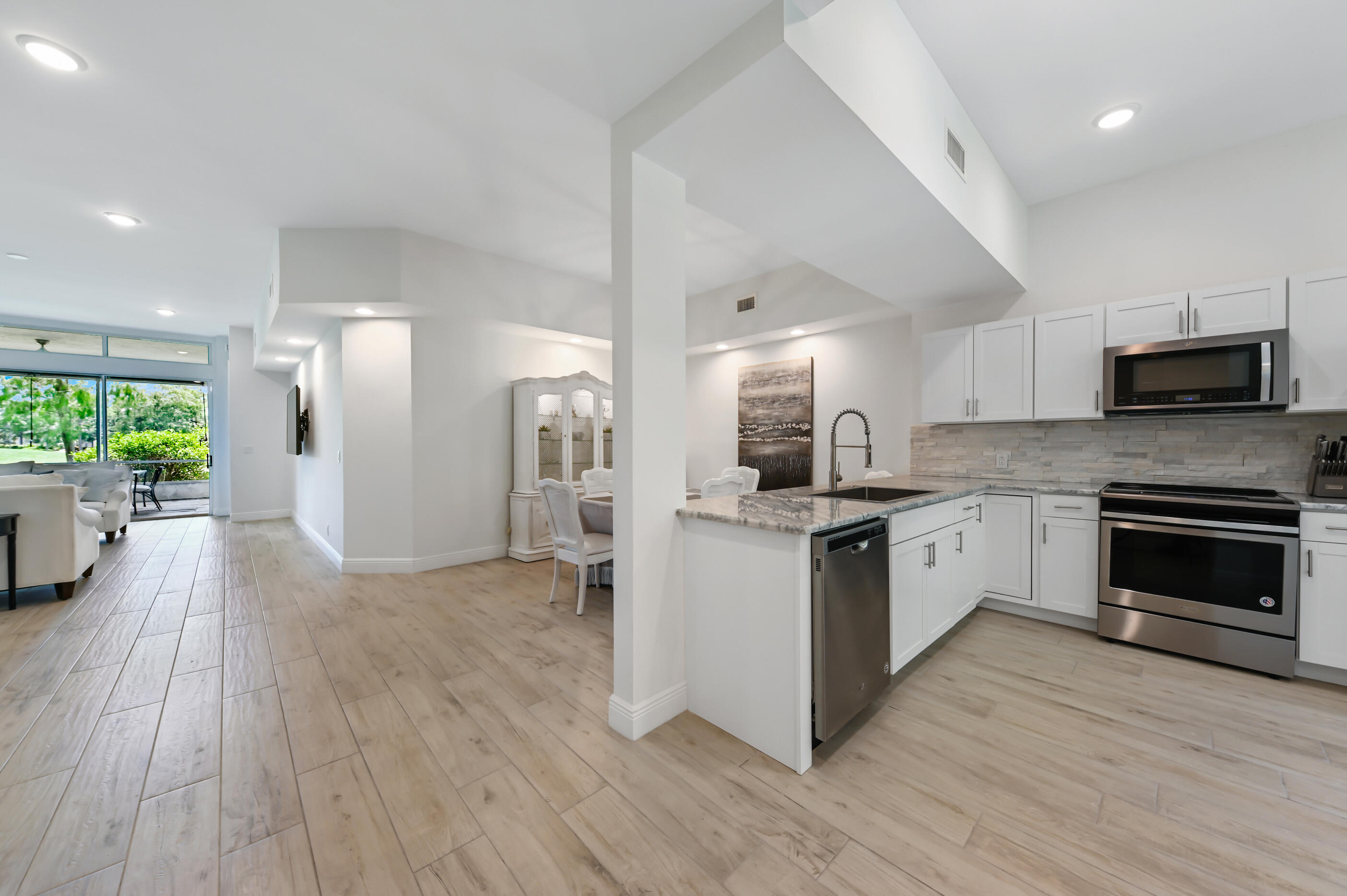 OAK TREE VILLAS CONDO - Residential Lease