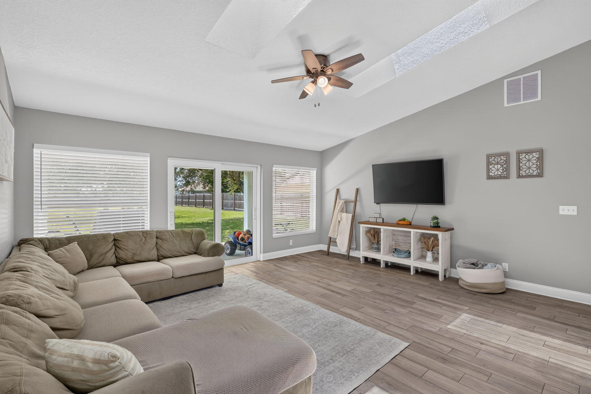 PORT ST LUCIE SECTION 48 1ST REPLAT - Residential