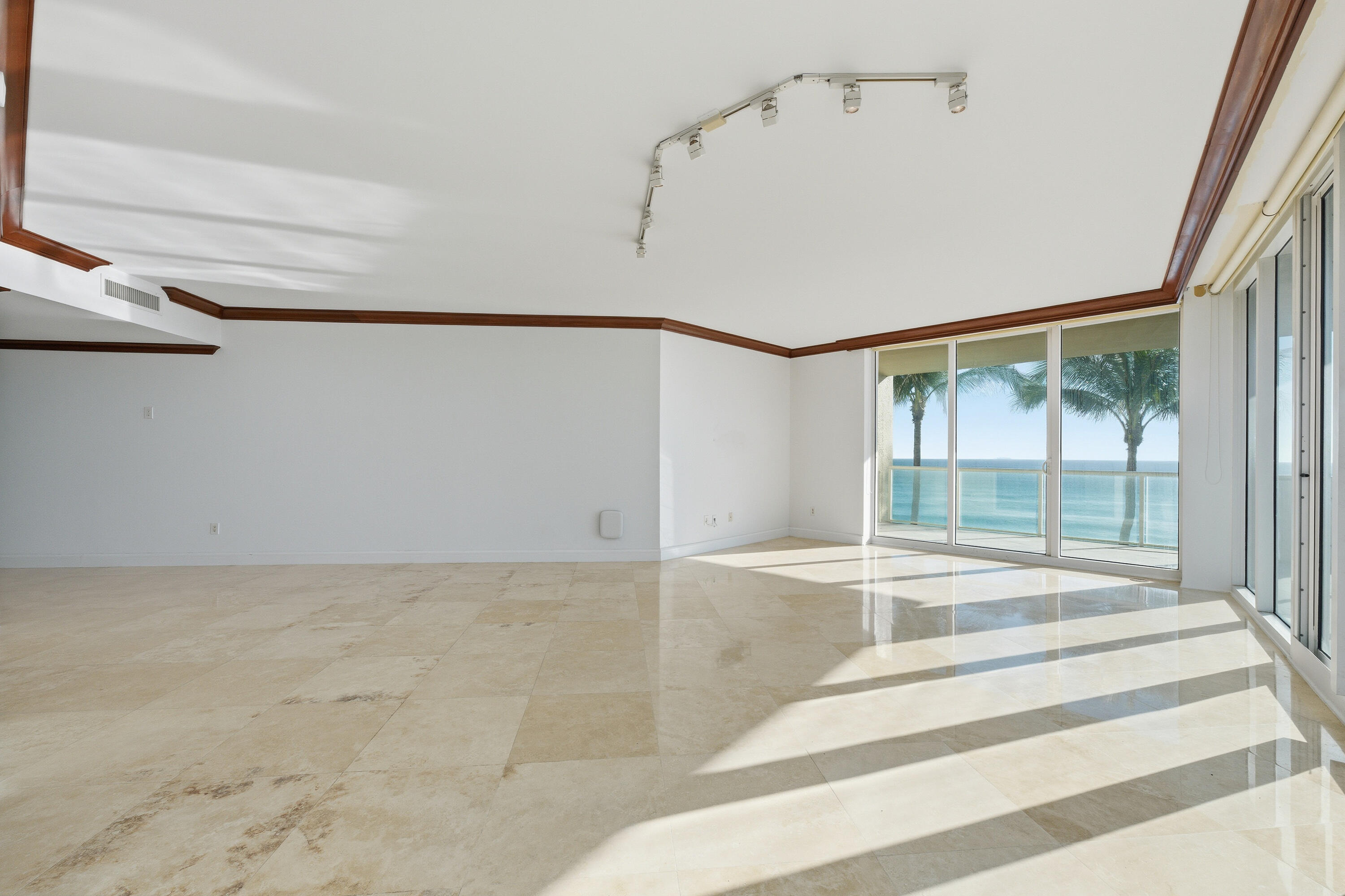 OCEAN GRANDE BEACH & MARINA - Residential