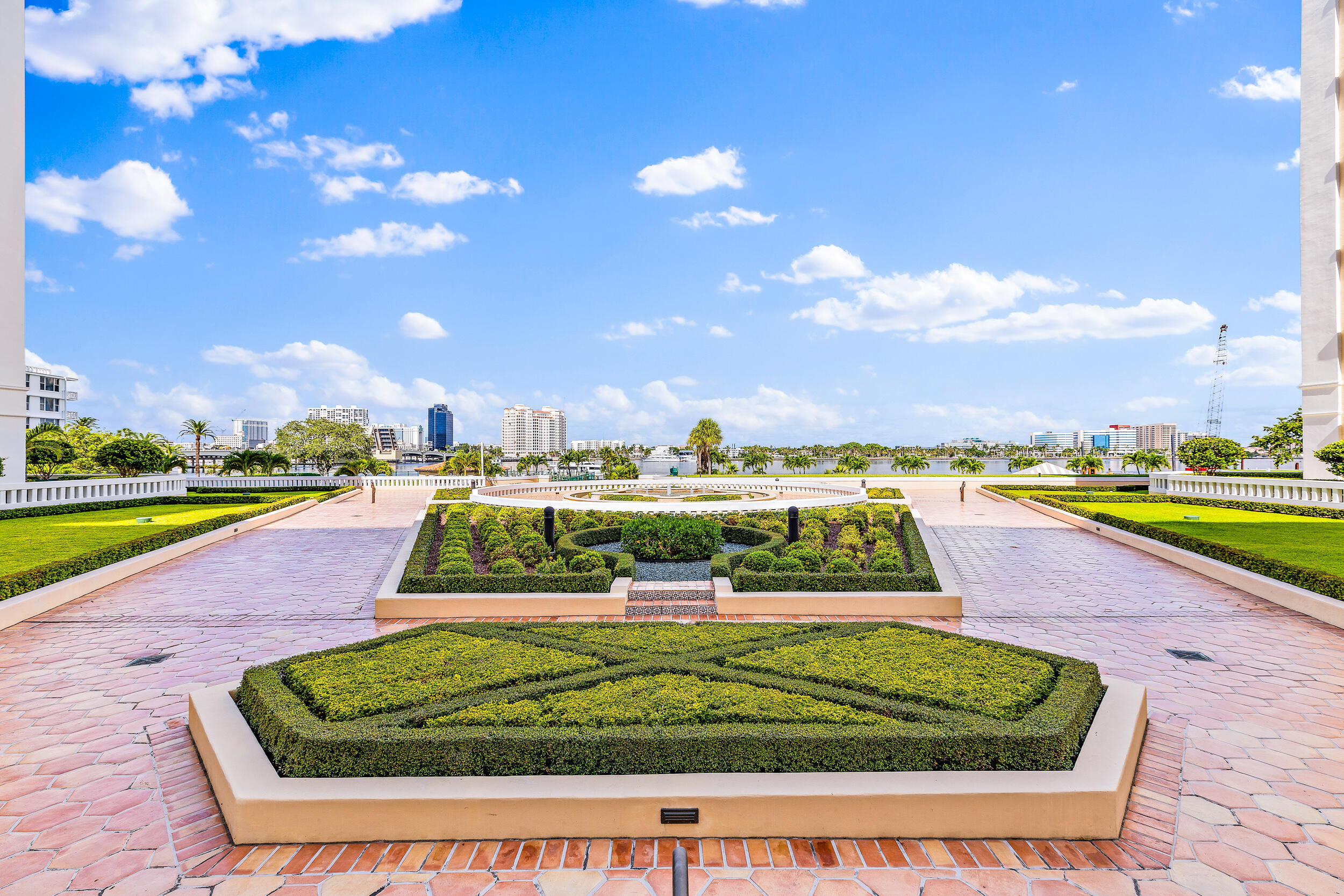 PALM BEACH BILTMORE COND DECL FILED 7-9-80 - Residential