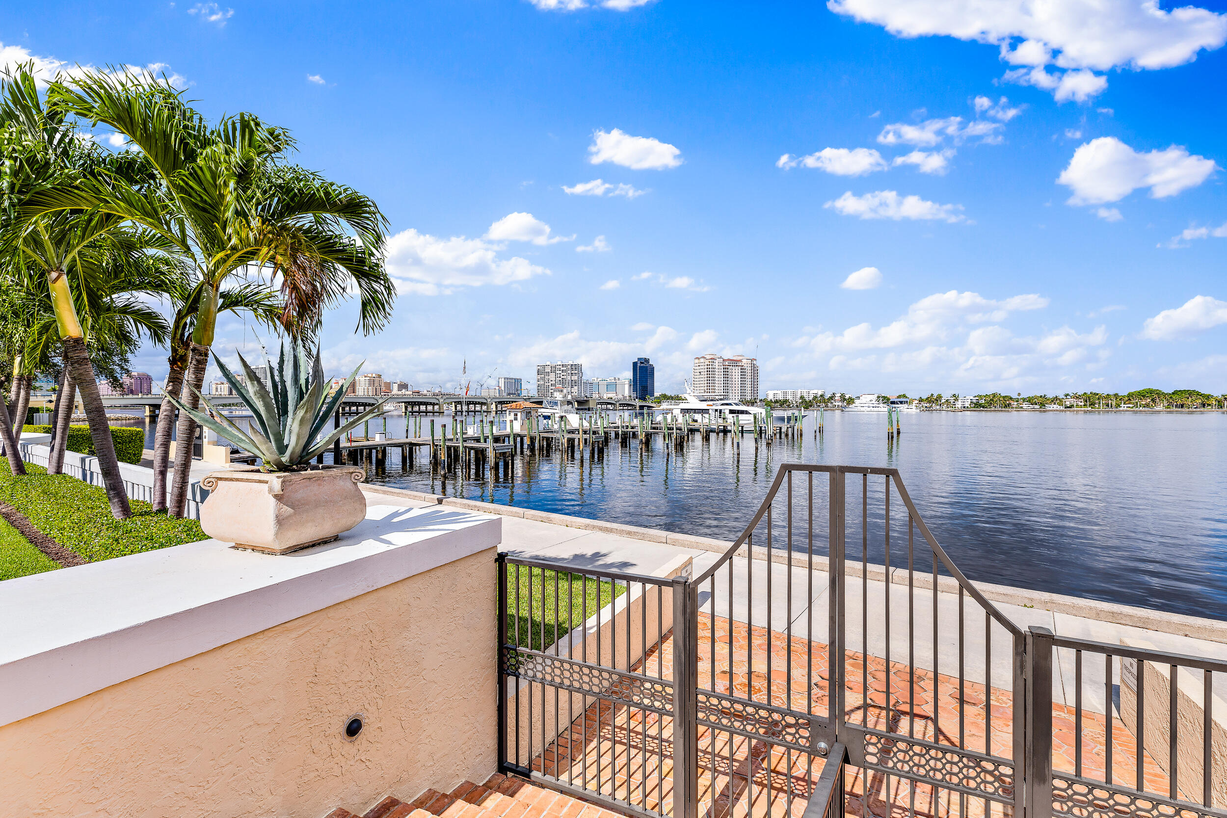 PALM BEACH BILTMORE COND DECL FILED 7-9-80 - Residential