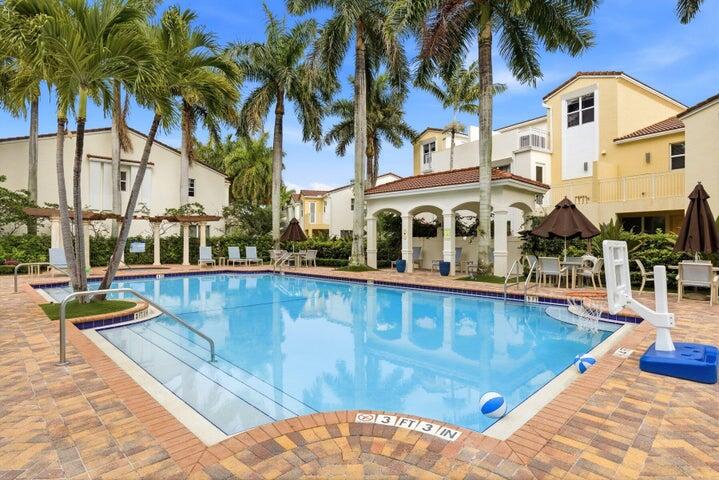 BLUE LAKE TOWNHOMES - Residential
