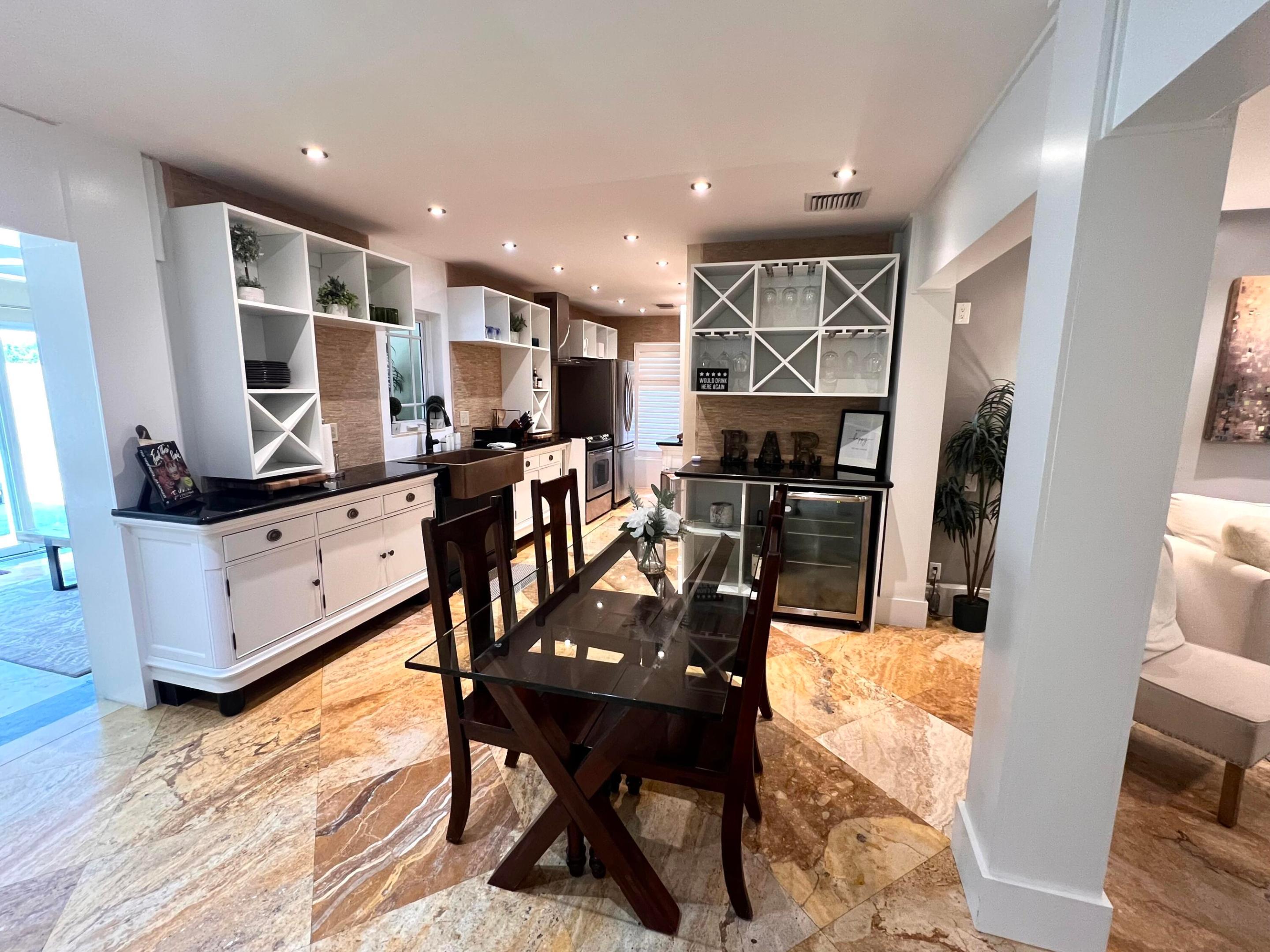 BELLVIEW COURT - Residential