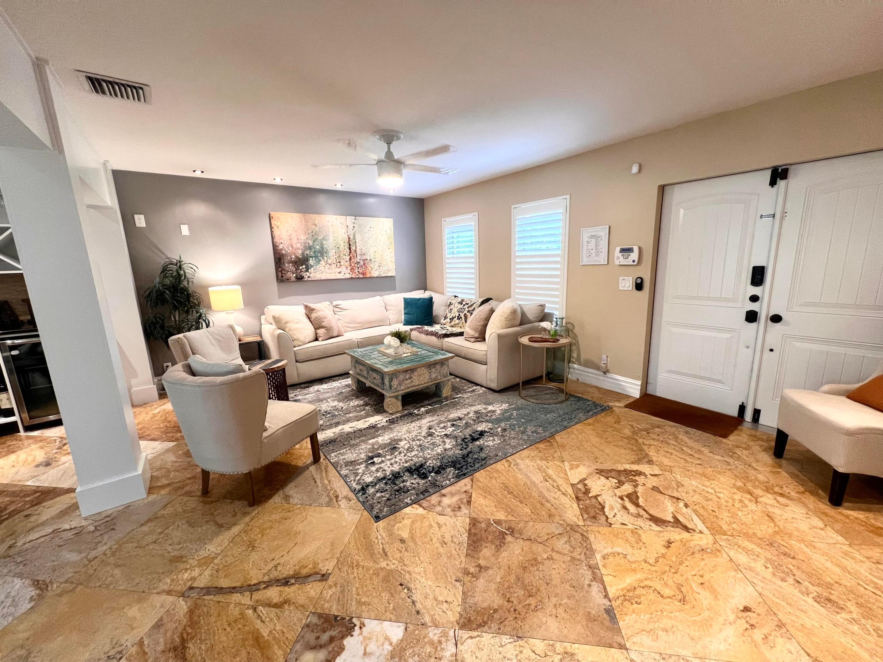 BELLVIEW COURT - Residential