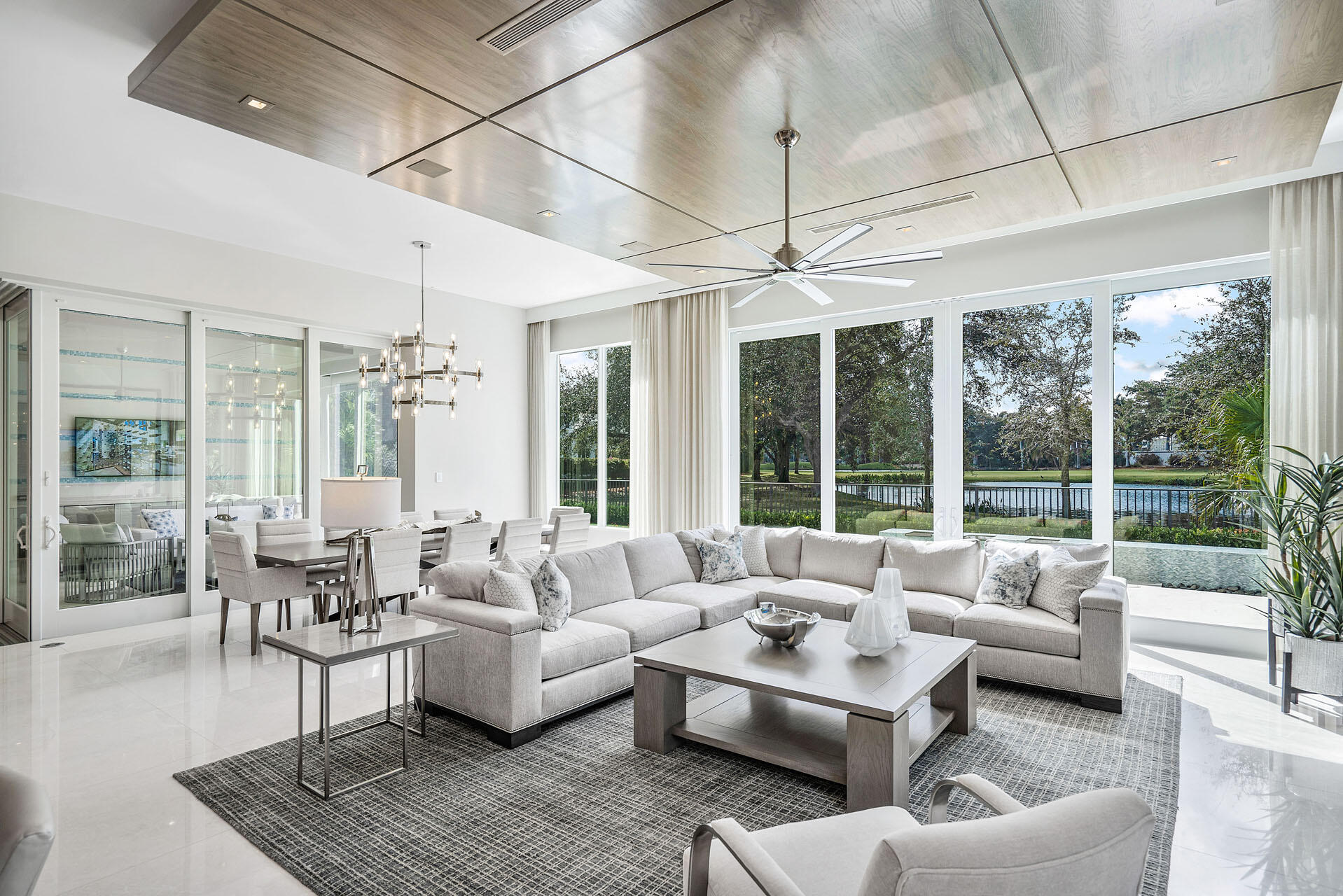 ROYAL PALM YACHT & COUNTRY CLUB - Residential