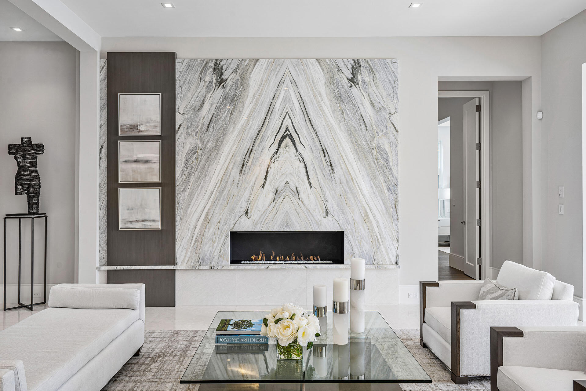 ROYAL PALM YACHT & COUNTRY CLUB - Residential