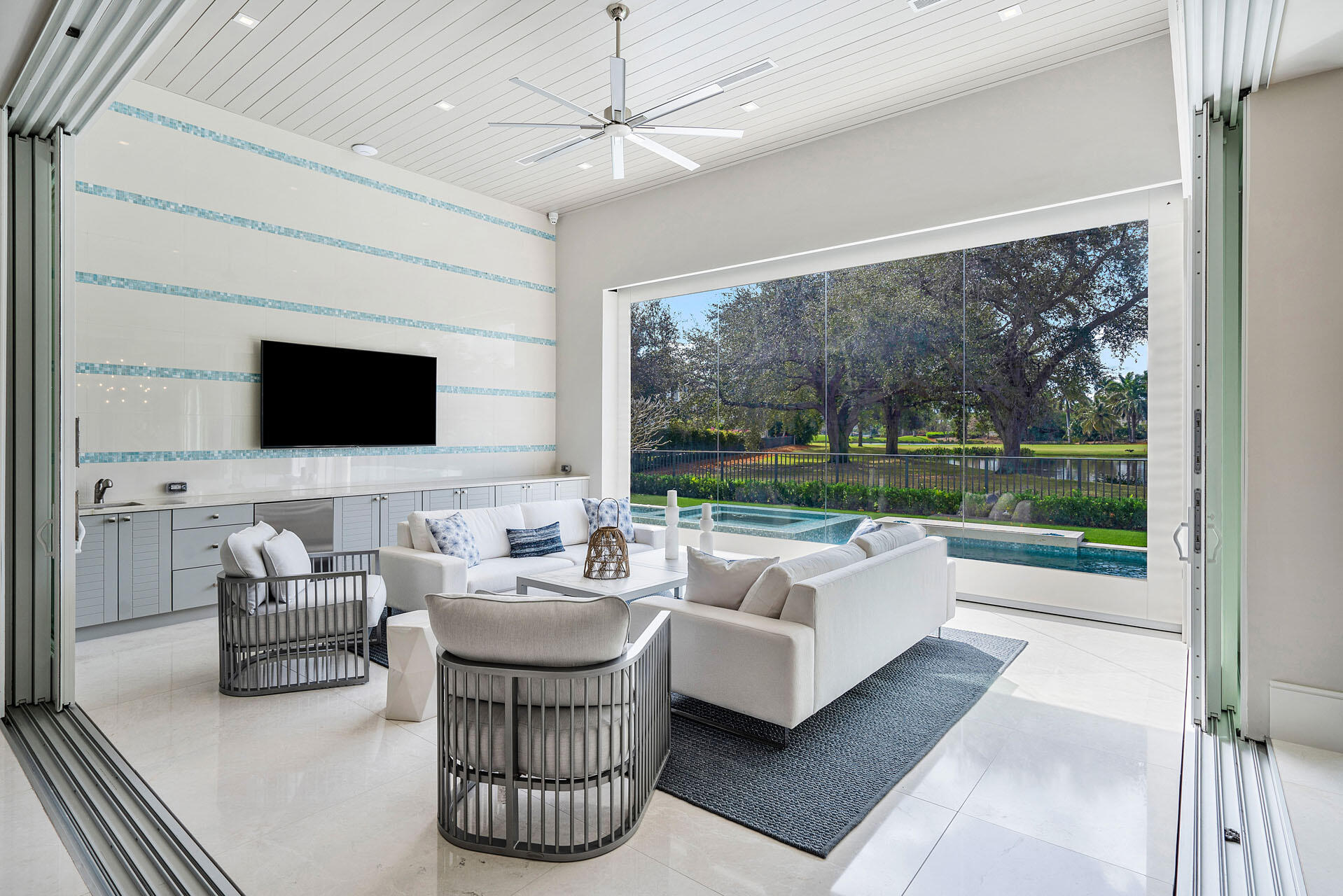 ROYAL PALM YACHT & COUNTRY CLUB - Residential