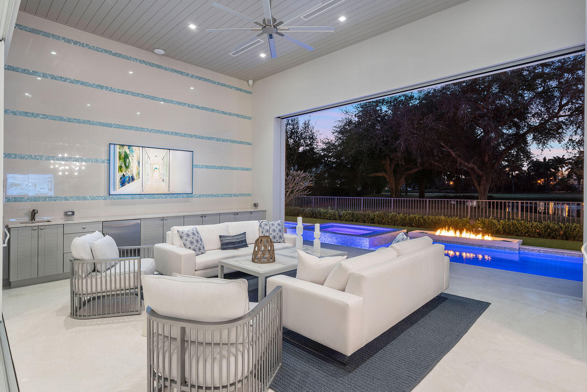ROYAL PALM YACHT & COUNTRY CLUB - Residential