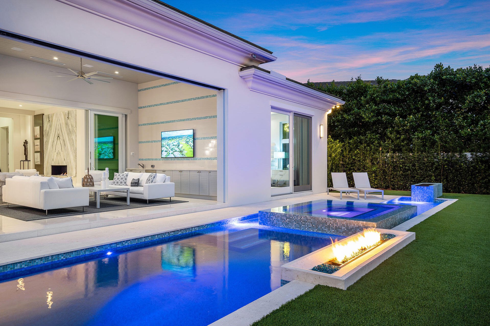ROYAL PALM YACHT & COUNTRY CLUB - Residential