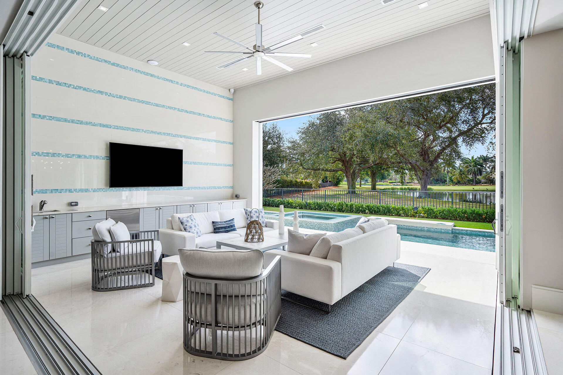 ROYAL PALM YACHT & COUNTRY CLUB - Residential