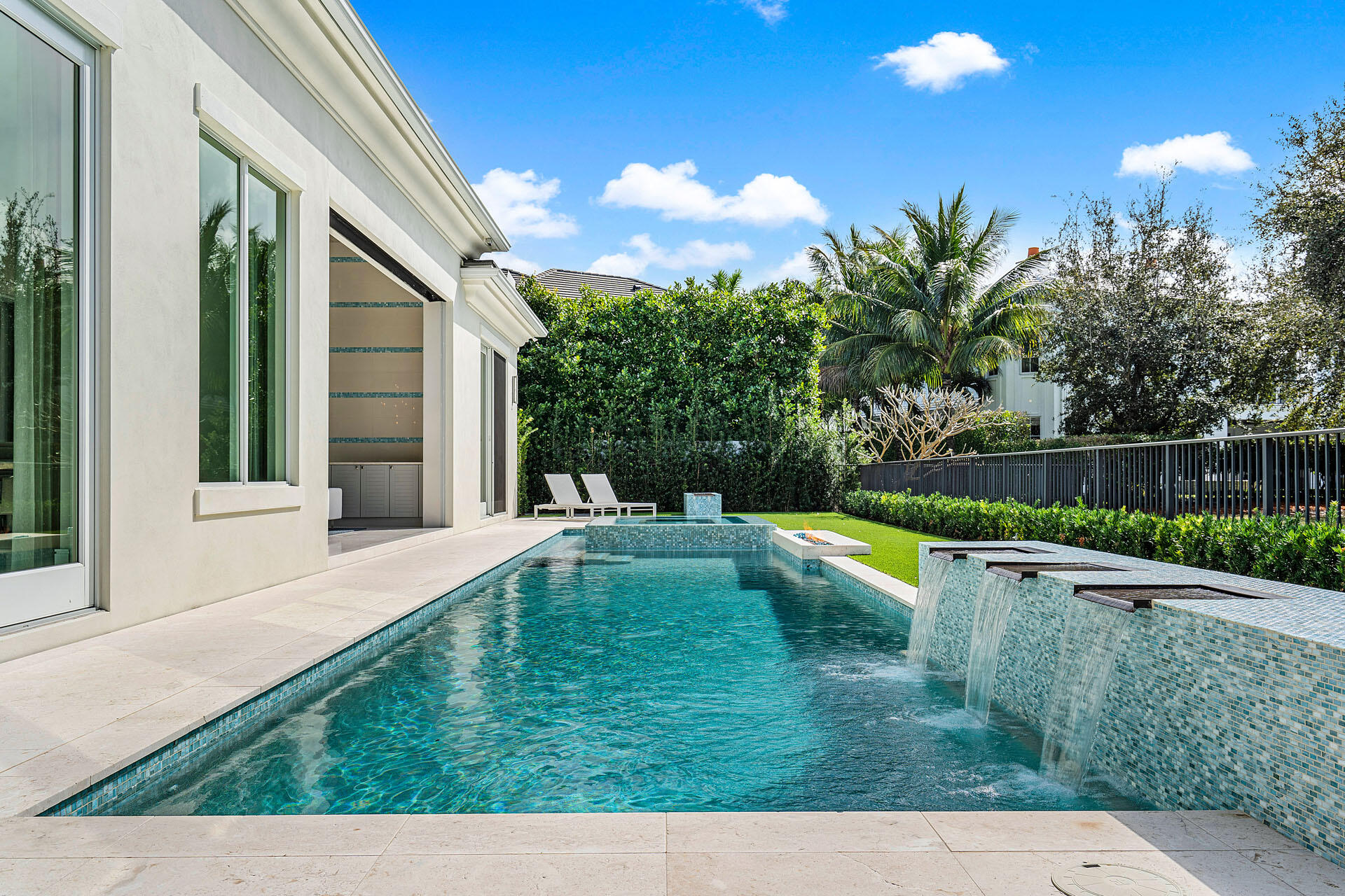 ROYAL PALM YACHT & COUNTRY CLUB - Residential